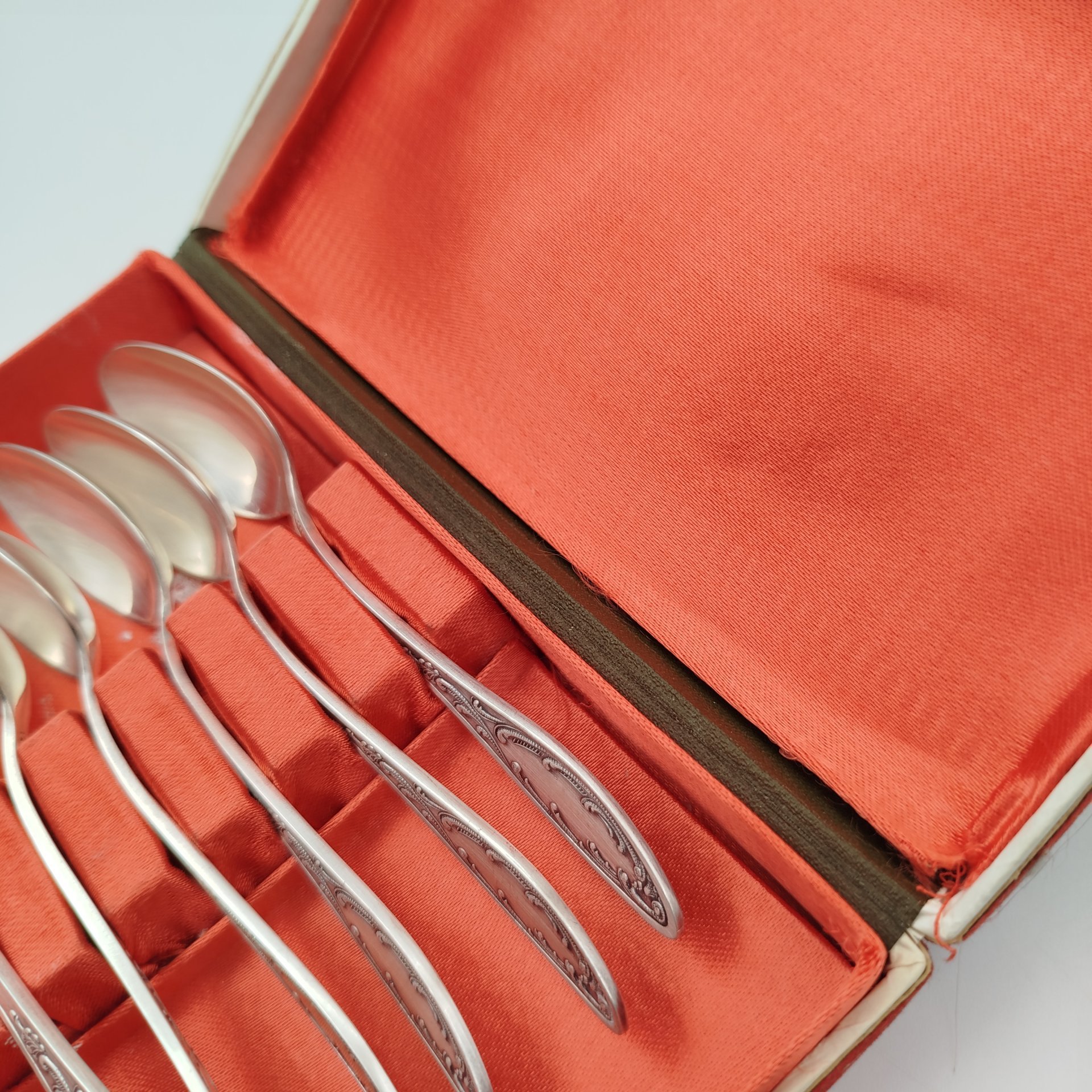 Набор из шести чайных ложек "Пламя" в коробке, мНЦ (медь-никель-цинк), картон, Кольчугинский завод цветных металлов, СССР, 1960-1990 гг.