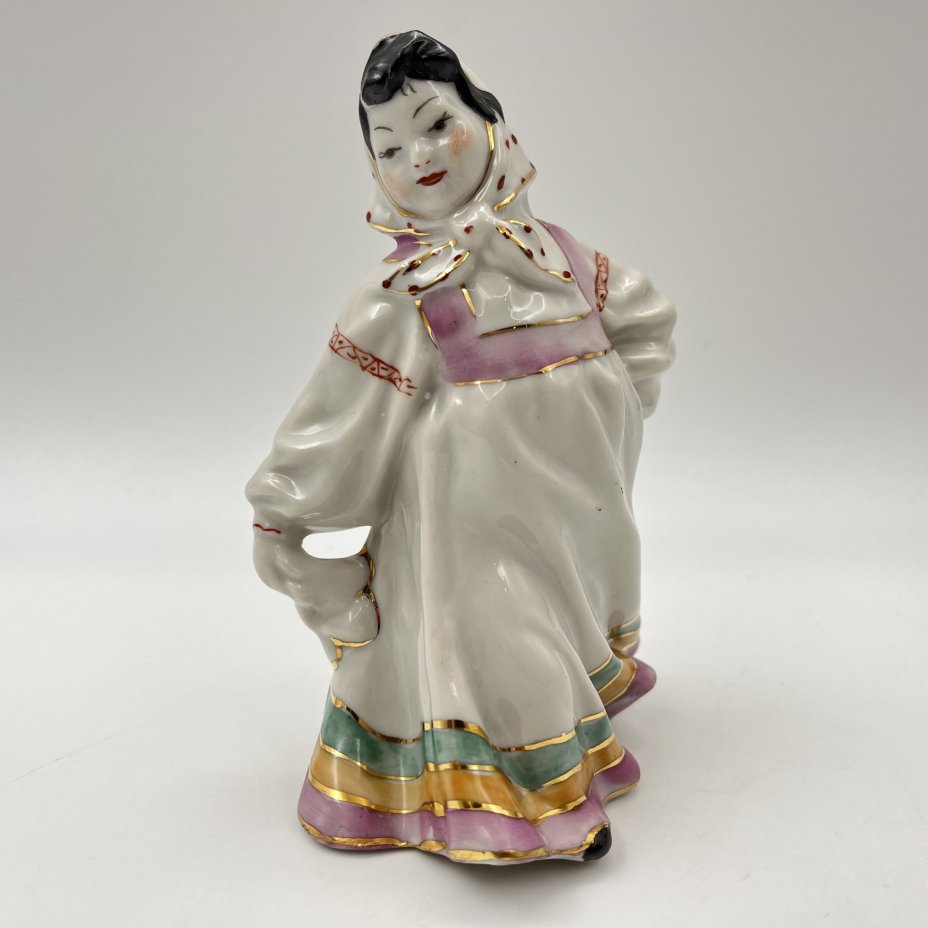 Статуэтка "Плясунья", фарфор, роспись, золочение, Городницкий фарфоровый завод, СССР, 1957-1960 гг.