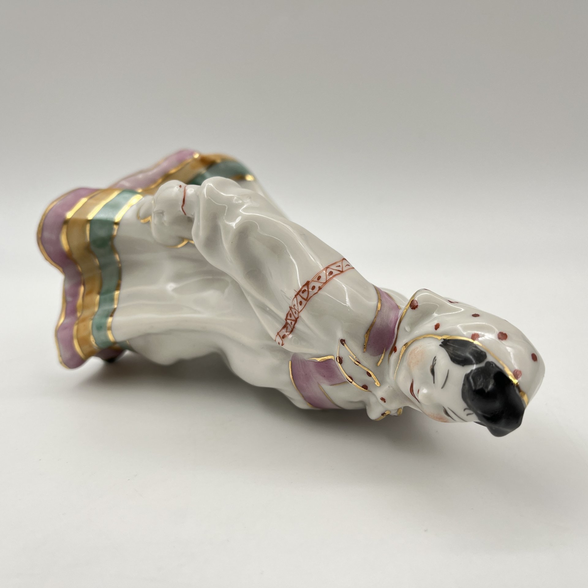 Статуэтка "Плясунья", фарфор, роспись, золочение, Городницкий фарфоровый завод, СССР, 1957-1960 гг.