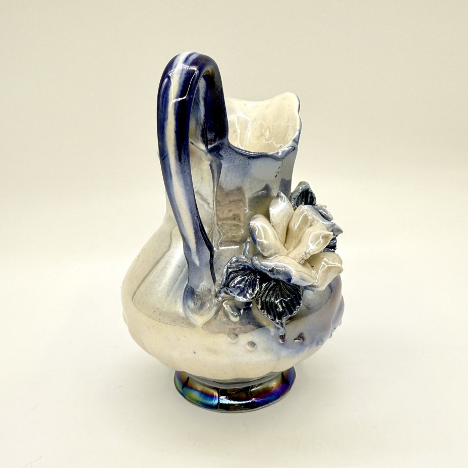 Молочник с рельефным декором, фарфор, рельеф, люстр, Китай, 1980-2000 гг.