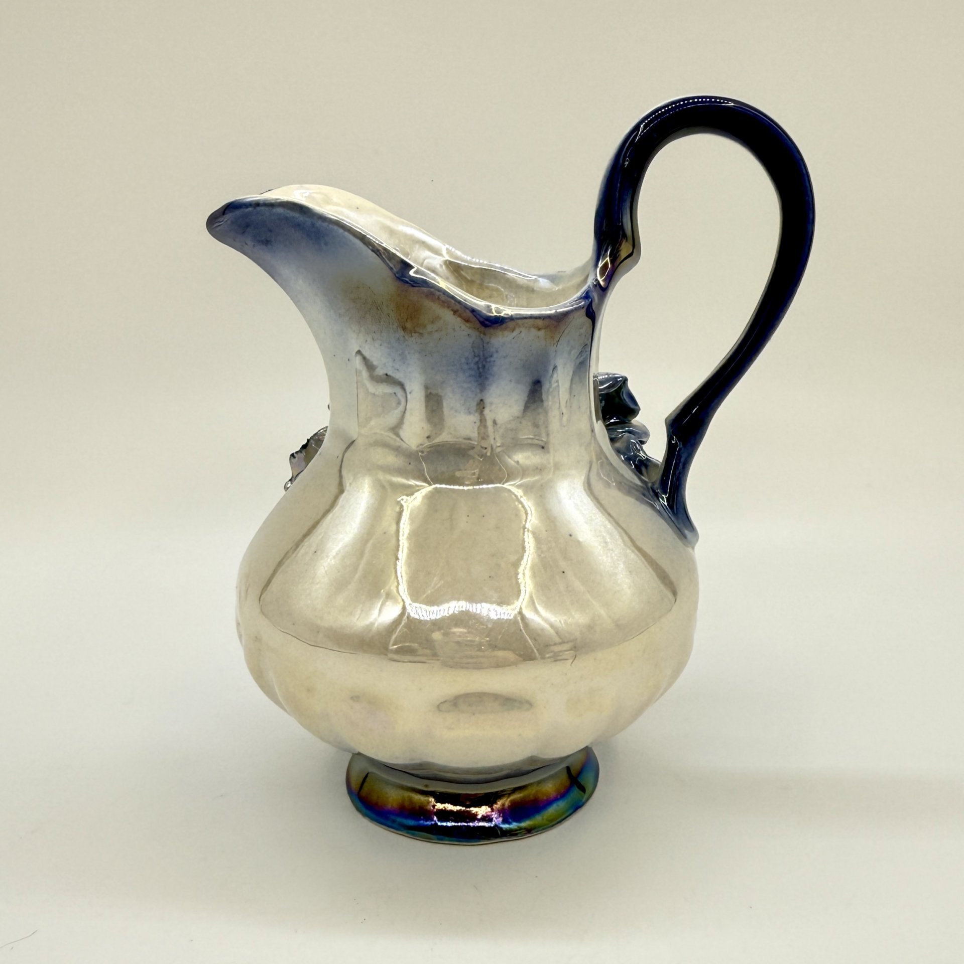 Молочник с рельефным декором, фарфор, рельеф, люстр, Китай, 1980-2000 гг., Китай