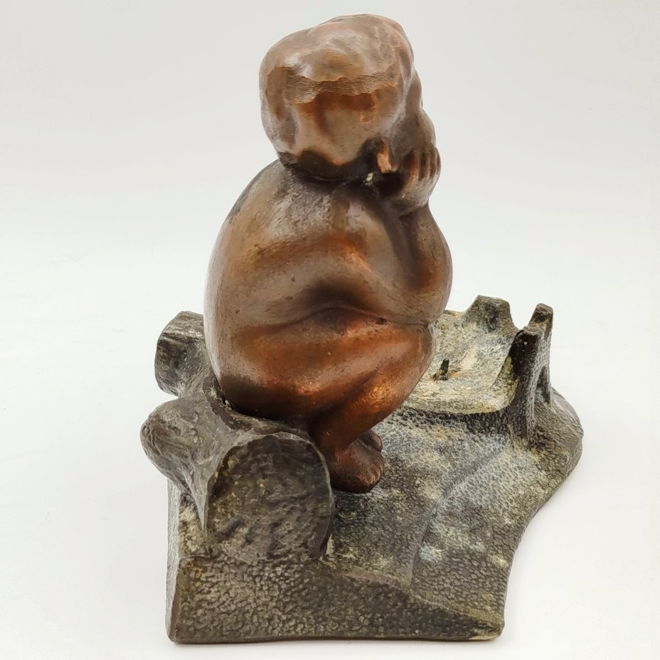 Подсвечник "Мальчик на бревне"