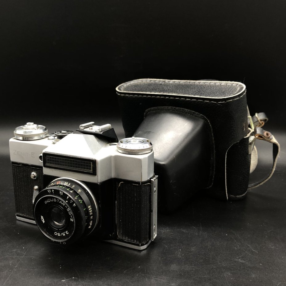 Фотоаппарат плёночный "Зенит-Е" с объективом "Индустар 50-2" в оригинальном кофре (нерабочий), Белорусское оптико-механическое объединение (БелОМО)