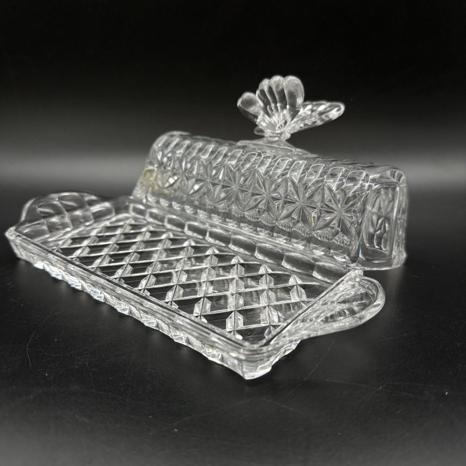 Маслёнка с резным декором и ручкой в виде бабочки, Bohemia Crystal (Bohemia Glass)