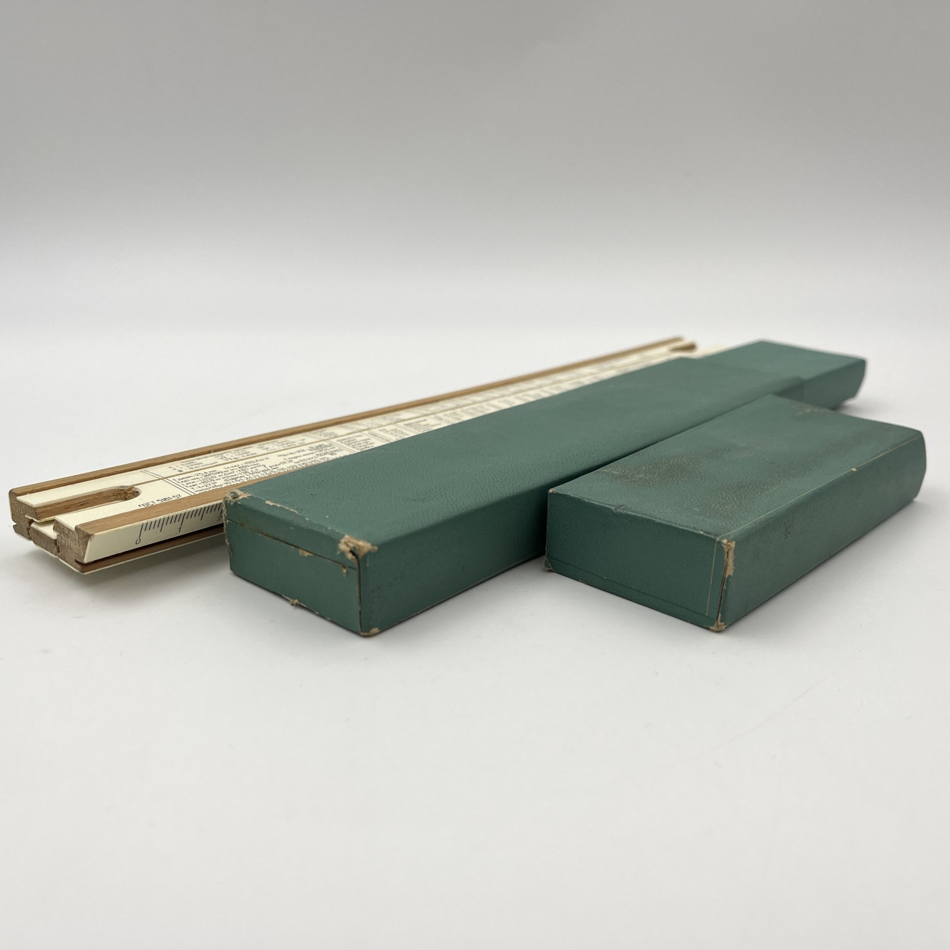 Линейка логарифмическая, в кофре