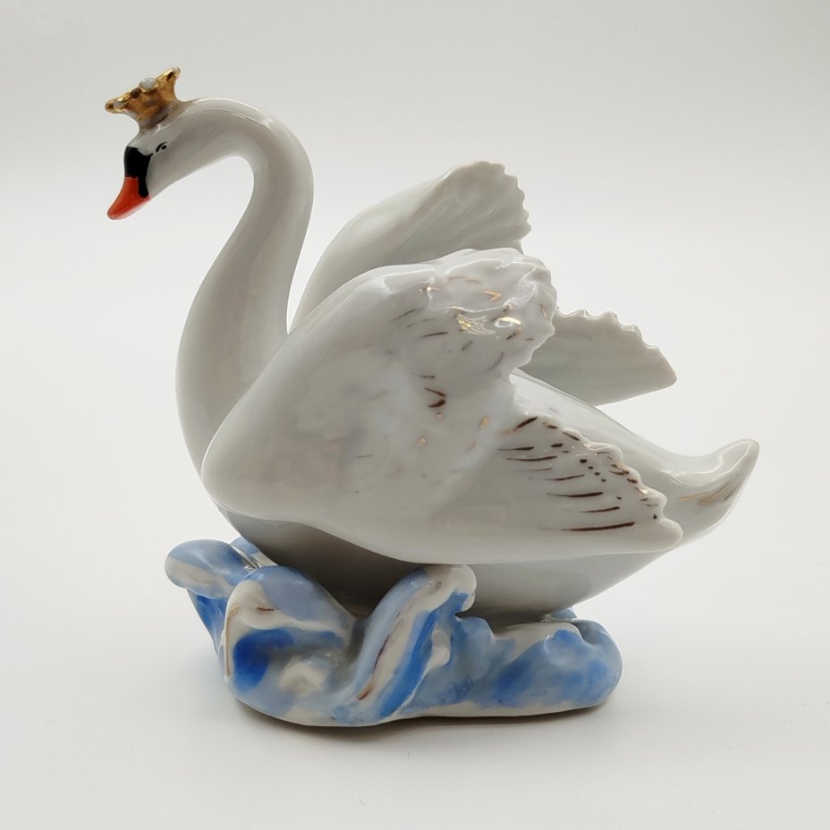 Статуэтка «Царевна-Лебедь», скульптор П.М.Кожин, фарфор, роспись, золочение, Дулевский фарфоровый завод (Дулёво), СССР, 1950 г.