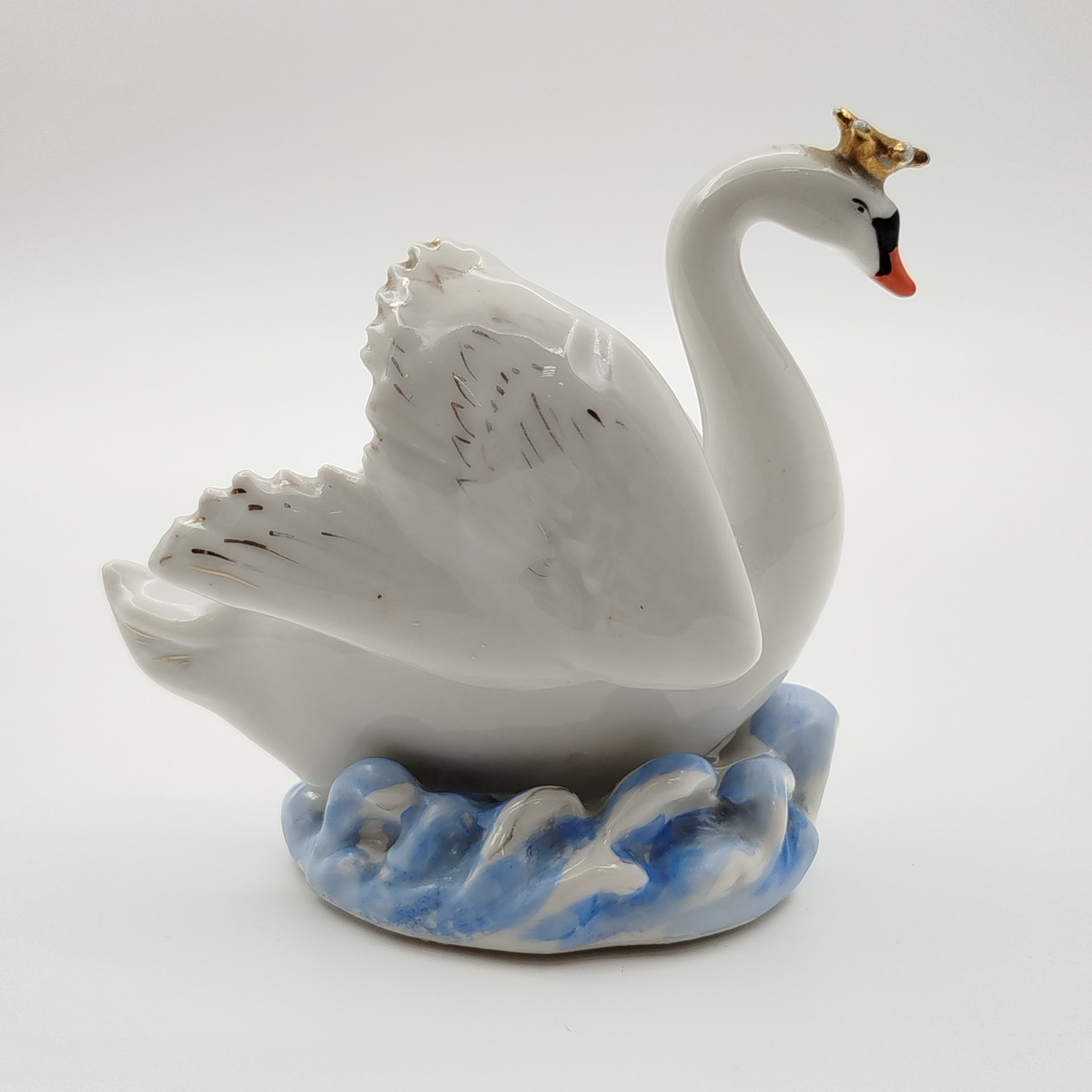Статуэтка «Царевна-Лебедь», скульптор П.М.Кожин, фарфор, роспись, золочение, Дулевский фарфоровый завод (Дулёво), СССР, 1950 г.