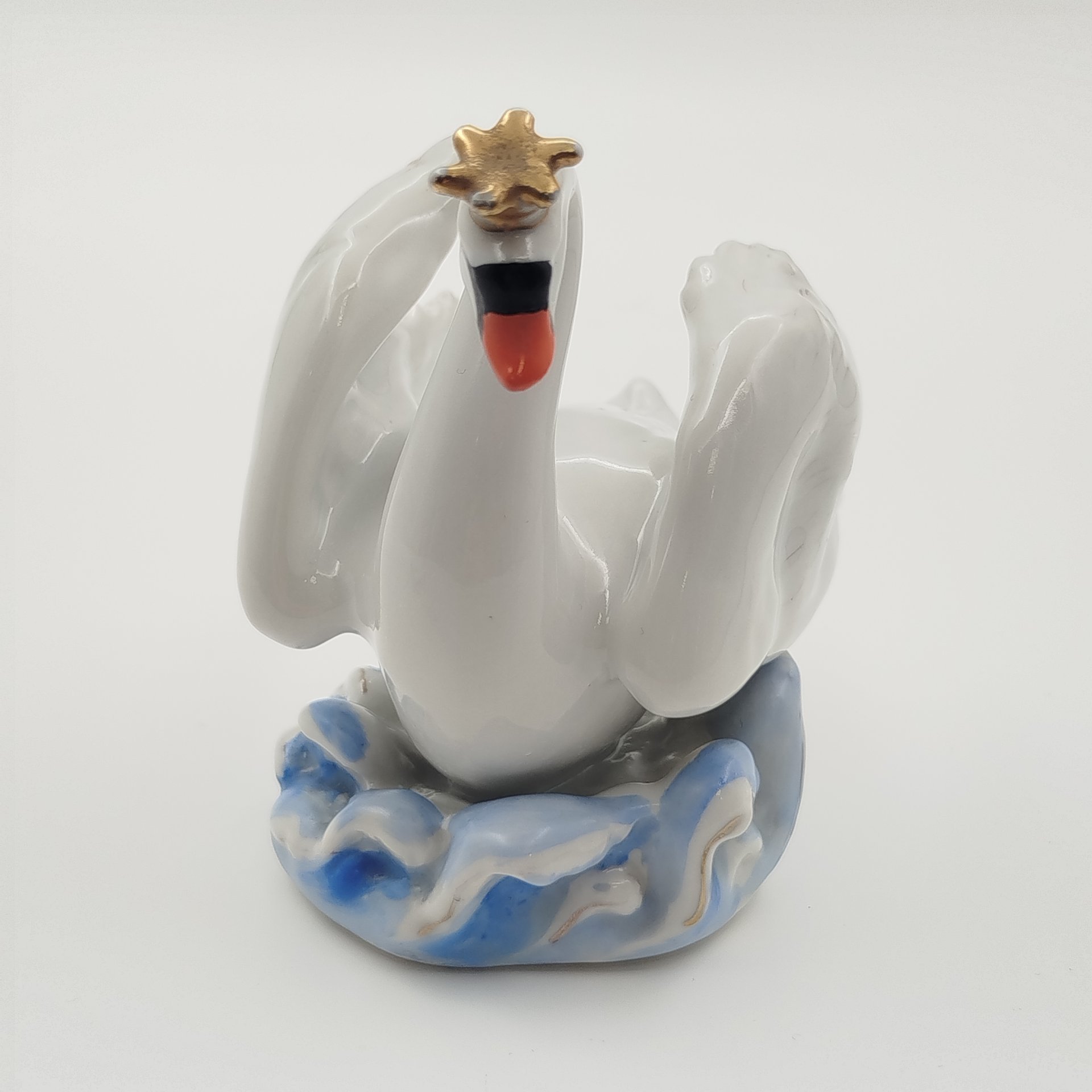 Статуэтка «Царевна-Лебедь», скульптор П.М.Кожин, фарфор, роспись, золочение, Дулевский фарфоровый завод (Дулёво), СССР, 1950 г.