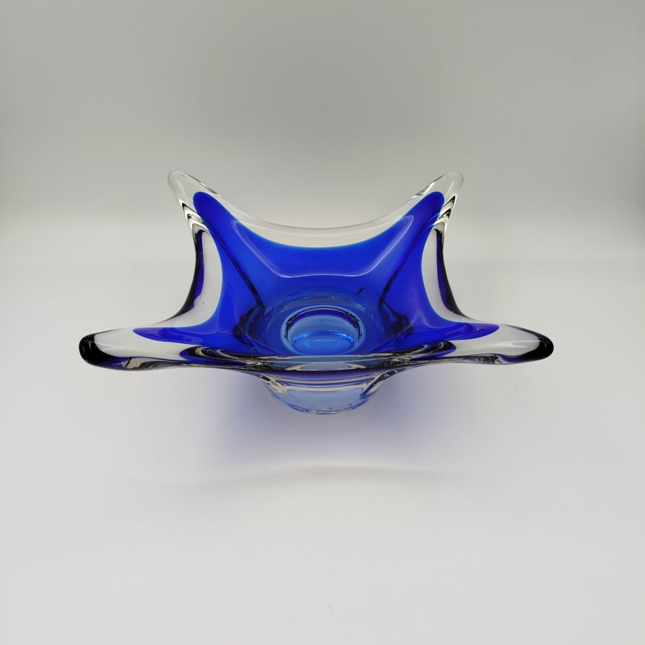 Фруктовница оригинальной четырёхконечной формы, Ливанский стекольный завод (Līvānu stikla fabrikа), стекло, двухслойное, СССР, 1960-1980 гг.