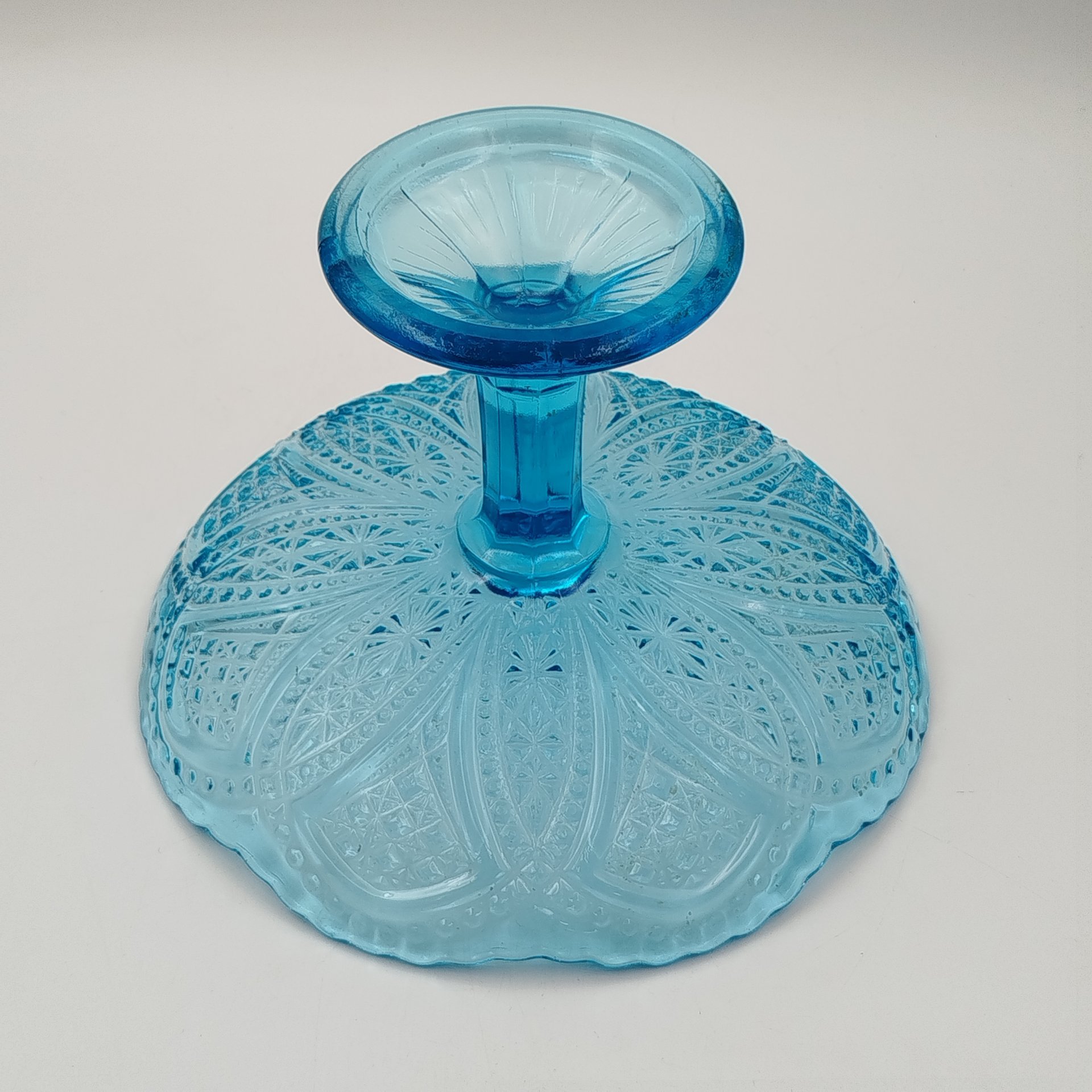 Фруктовница купоросного оттенка с рельефным декором, стекло, пресс, СССР, 1950-1980 гг.