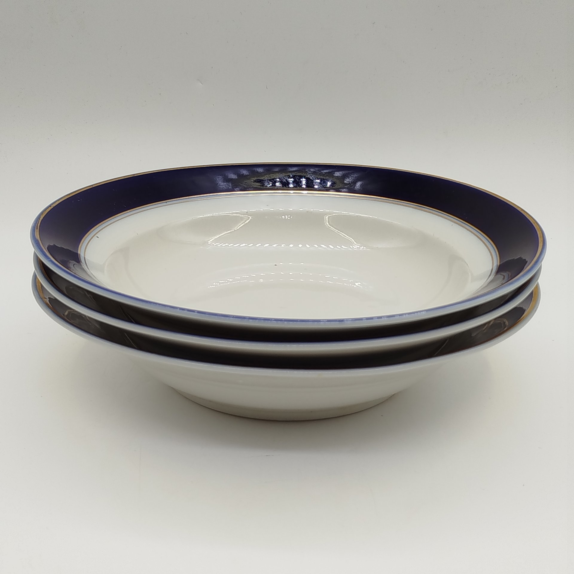 Набор суповых тарелок на 3 персоны с синей каймой