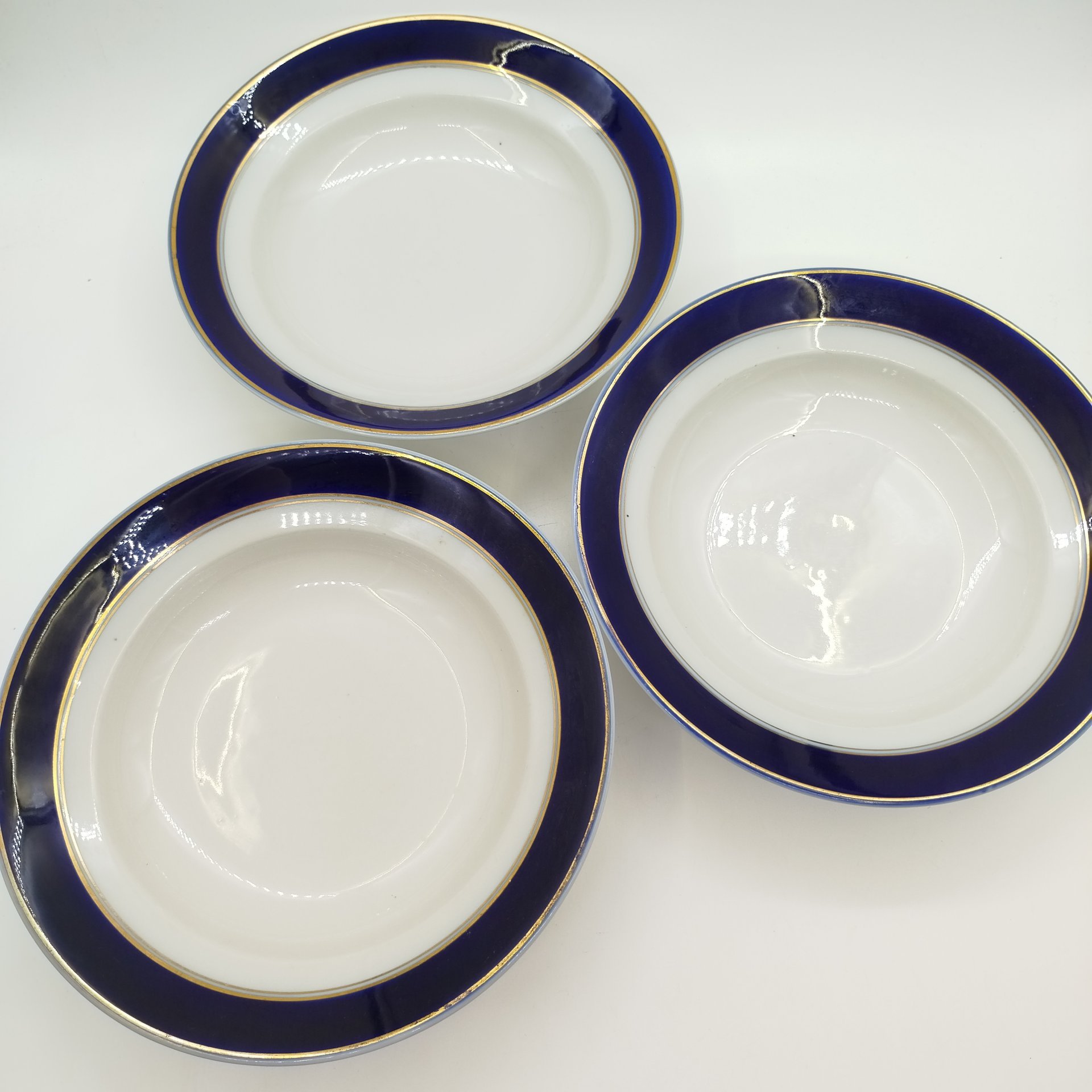 Набор суповых тарелок на 3 персоны с синей каймой