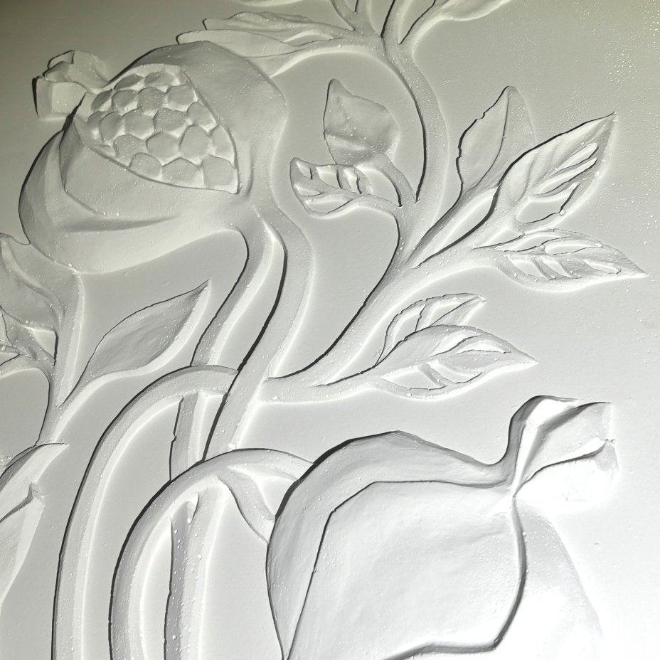 Панно декоративное "Гранат", скульптор - Шершнева Н.П.