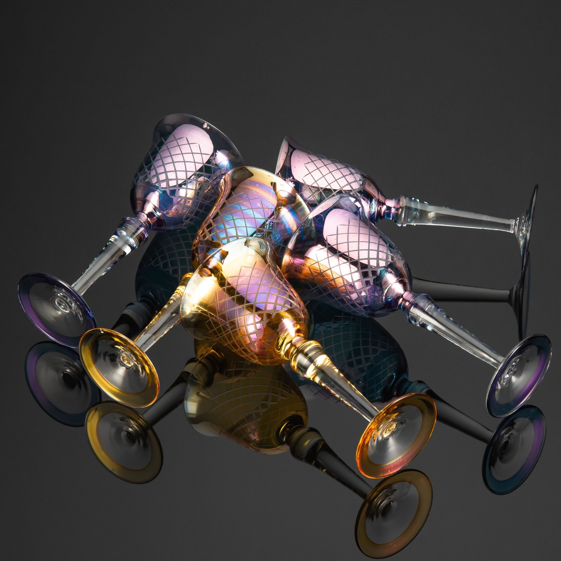 Набор разноцветных бокалов для вина на 5 персон