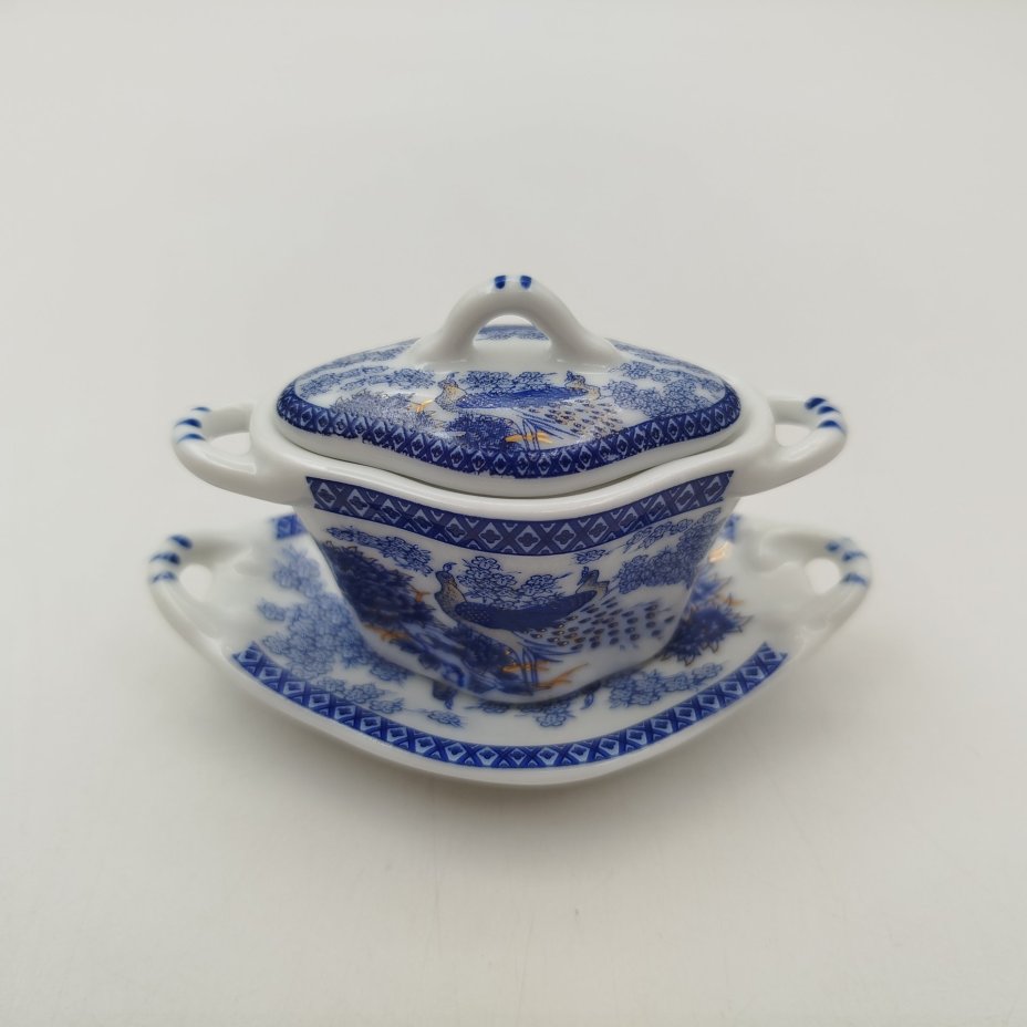 Солонка в виде супницы (миниатюрная) украшенная изображением павлинов,  "Porcelain Art" (PA), фарфор, деколь, Европа, 1970-2000 гг.