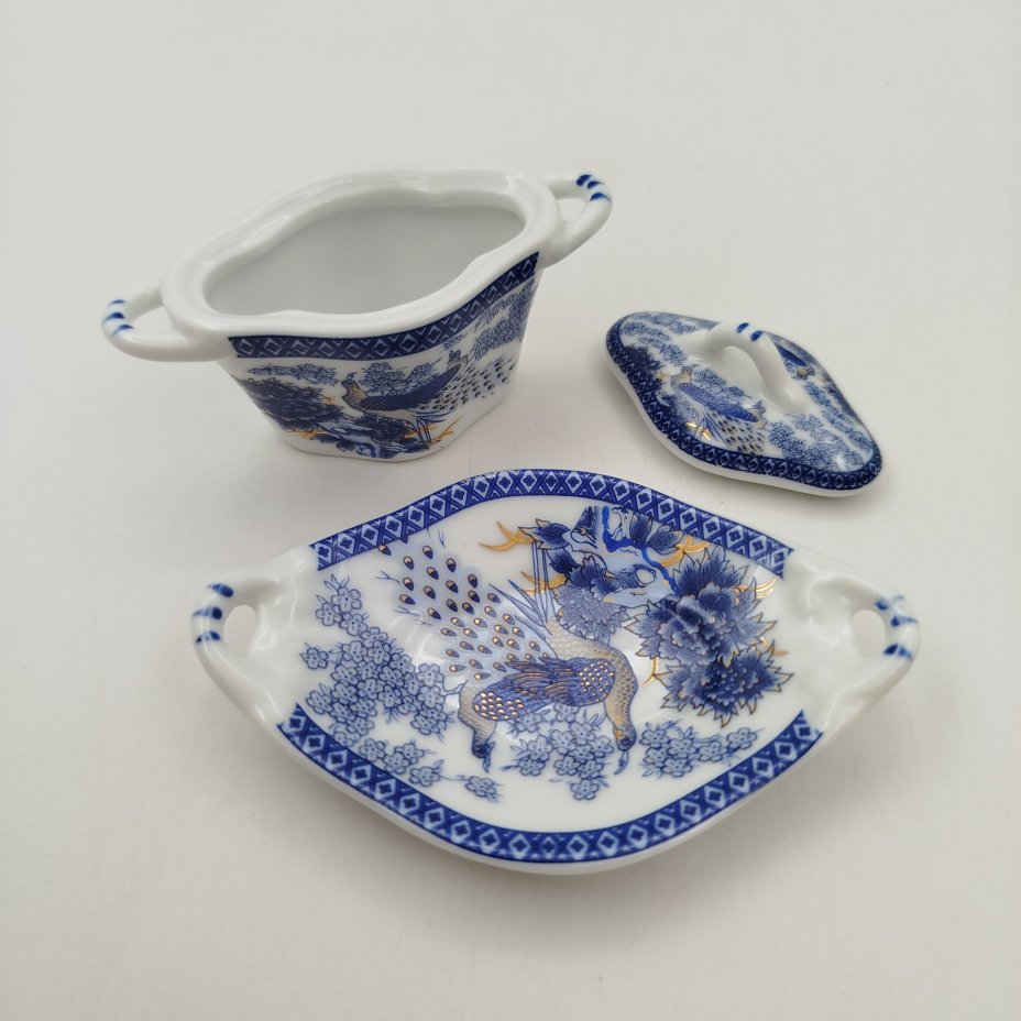 Солонка в виде супницы (миниатюрная) украшенная изображением павлинов,  "Porcelain Art" (PA), фарфор, деколь, Европа, 1970-2000 гг.