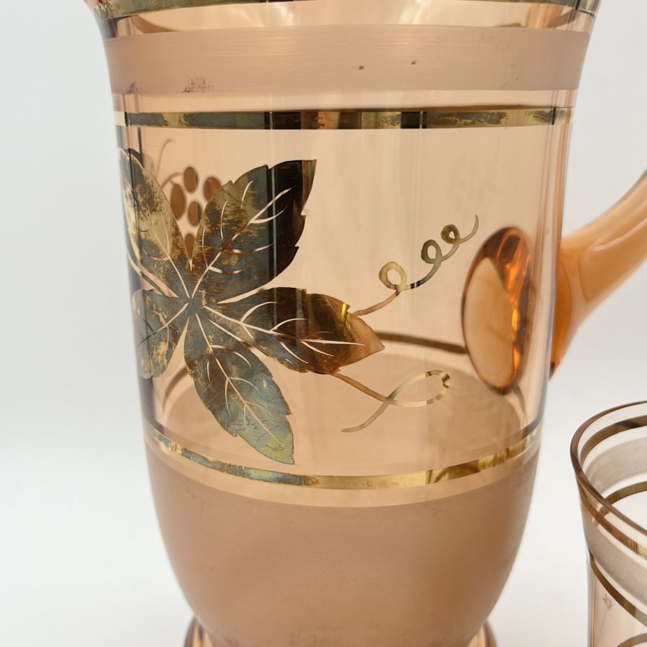 Набор из кувшина и трех стаканов, украшенных растительным декором, стекло, матирование, золочение, Восточная Европа, 1970-1990 гг.