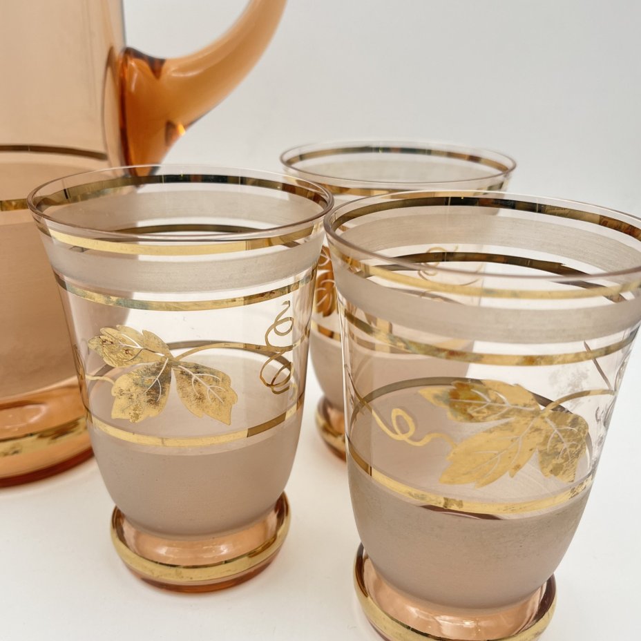 Набор из кувшина и трех стаканов, украшенных растительным декором, стекло, матирование, золочение, Восточная Европа, 1970-1990 гг.