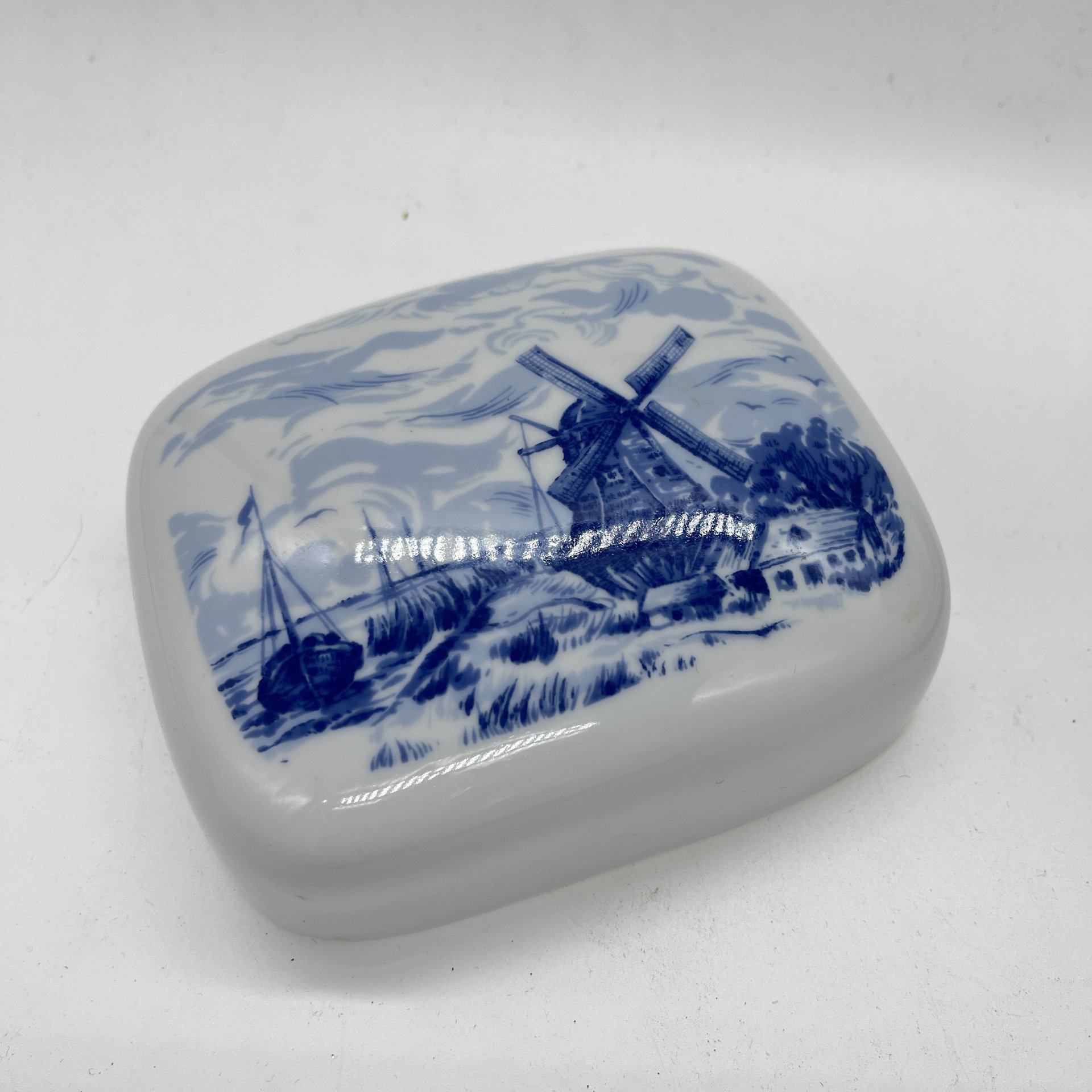 Крышка от масленки с декором "Мельница", фарфор, деколь, Freiberger Porzellan, Германия, 1970-1995 гг.