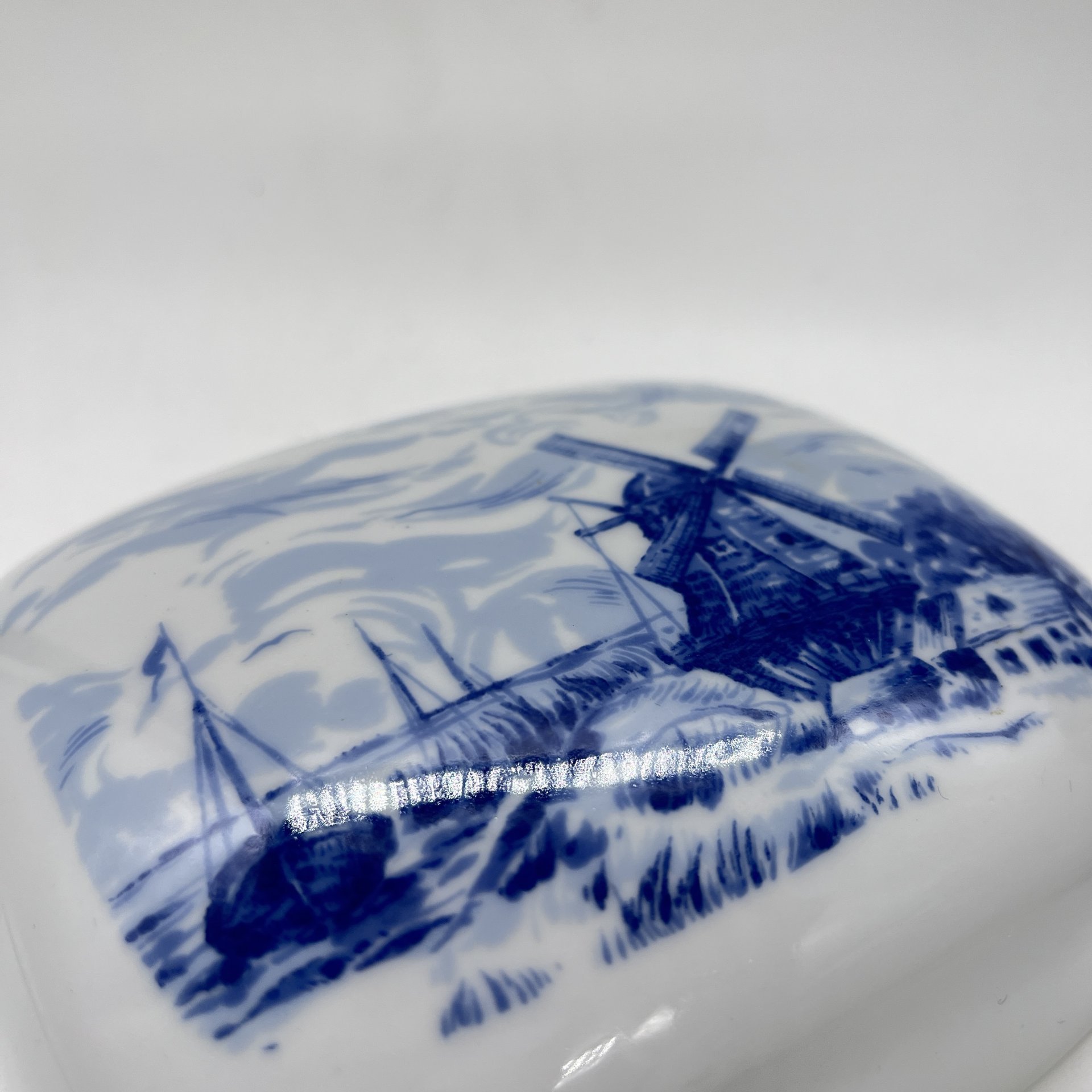 Крышка от масленки с декором "Мельница", фарфор, деколь, Freiberger Porzellan, Германия, 1970-1995 гг.