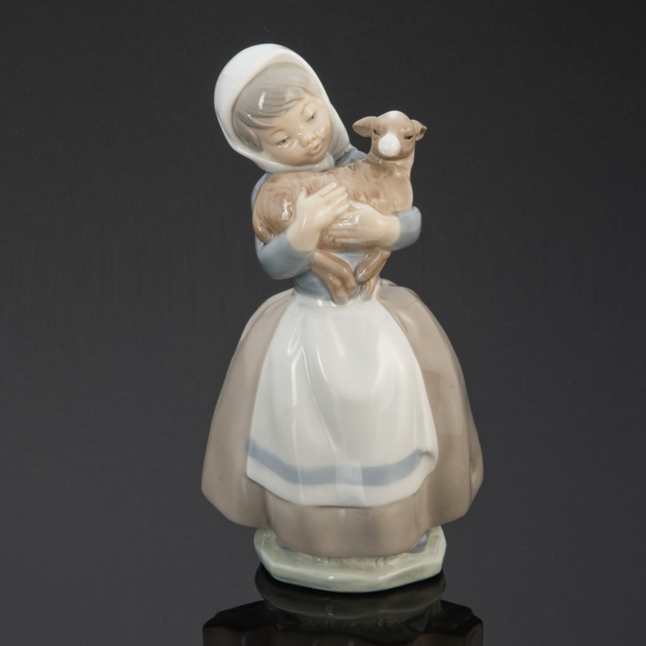 Статуэтка "Девочка с ягненком", NAO Porcelain