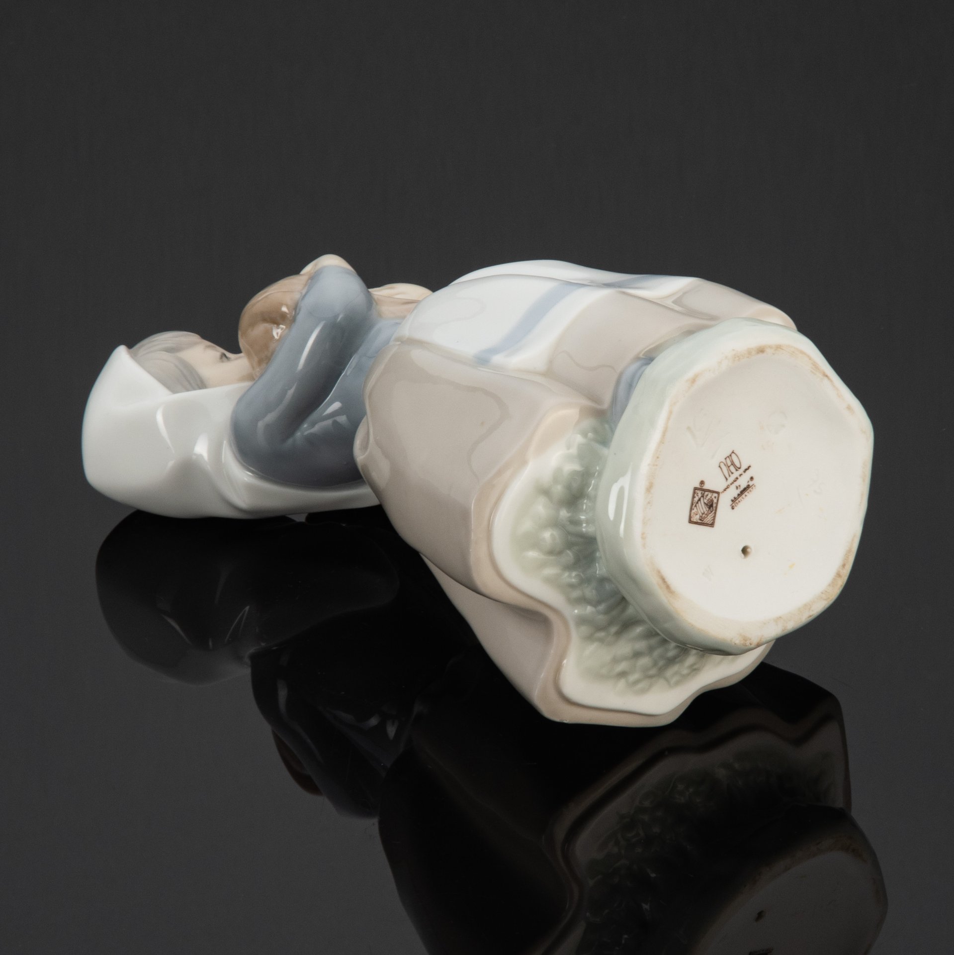 Статуэтка "Девочка с ягненком", NAO Porcelain