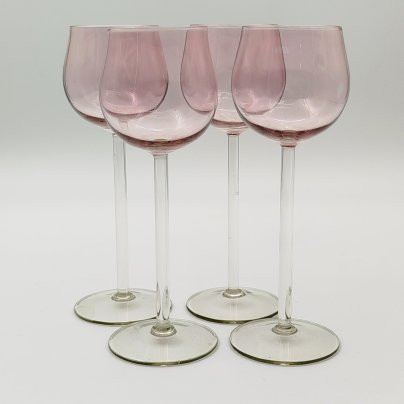 Набор бокалов розового оттенка для крепких напитков на 4 персоны, цветное стекло, люстр, Калининский стекольный завод «Тверис», СССР, 1970-1990 гг.