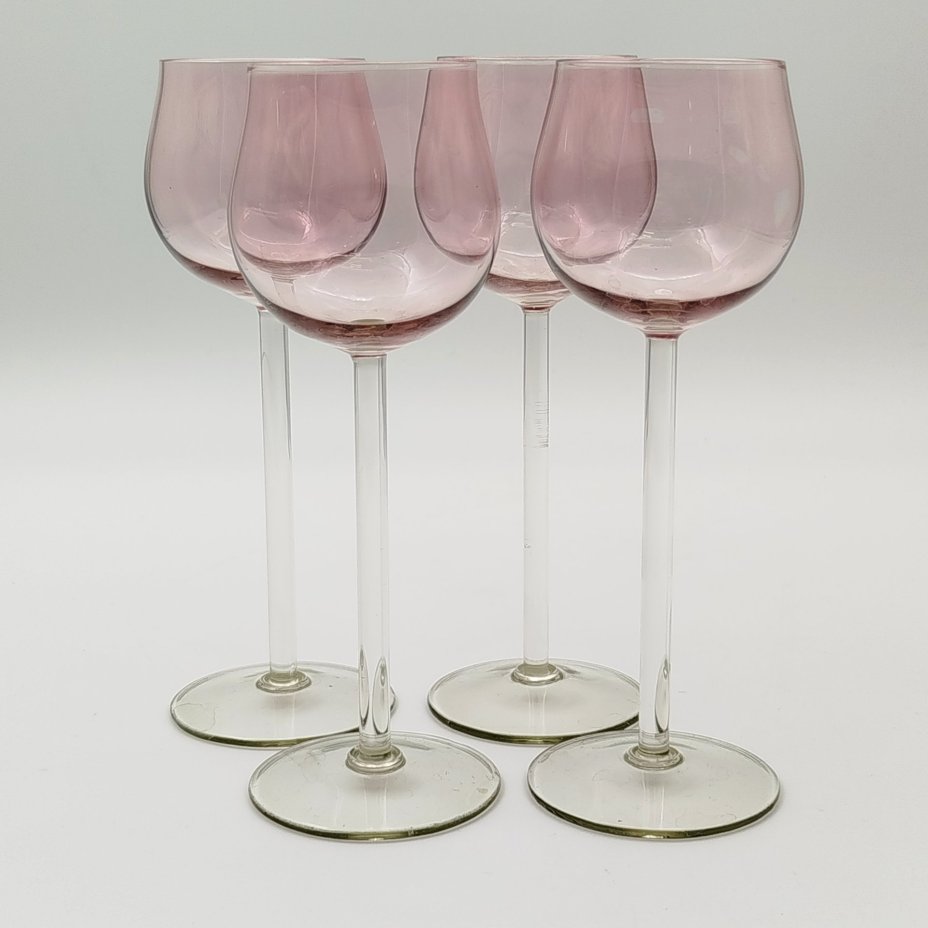 Набор бокалов розового оттенка для крепких напитков на 4 персоны, цветное стекло, люстр, Калининский стекольный завод «Тверис», СССР, 1970-1990 гг.