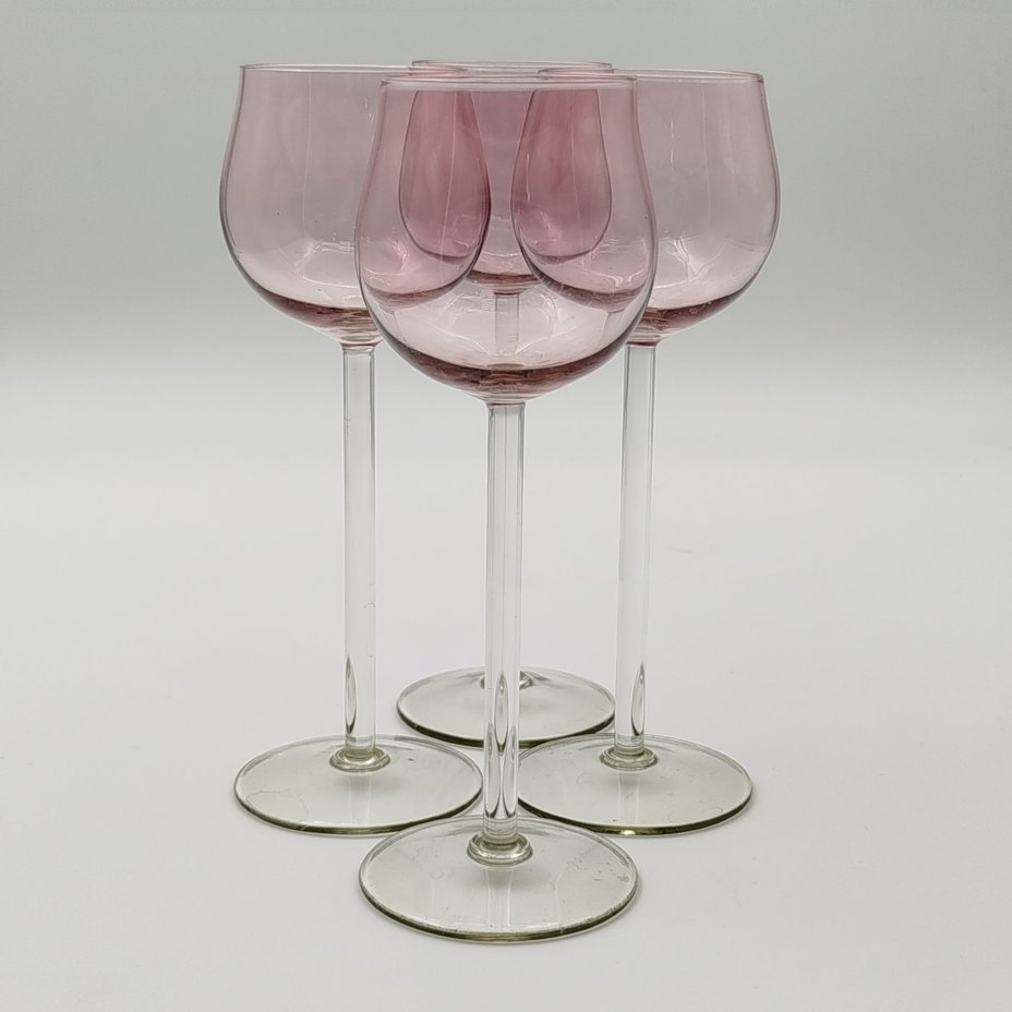 Набор бокалов розового оттенка для крепких напитков на 4 персоны, цветное стекло, люстр, Калининский стекольный завод «Тверис», СССР, 1970-1990 гг.