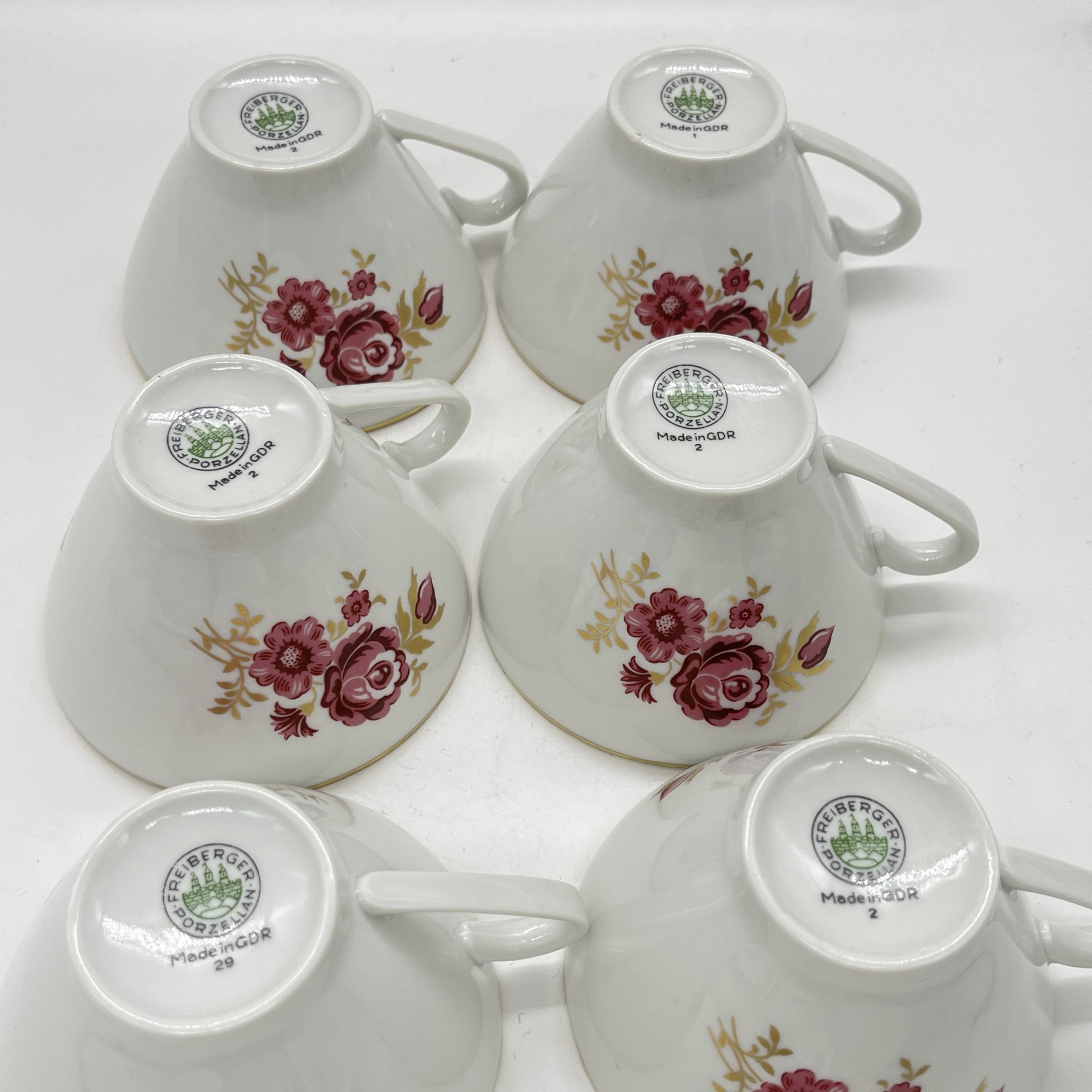 Набор из 6 чашек с цветочным декором, фарфор, деколь, золочение, Freiberger Porzellan, ГДР, 1970-1990 гг.