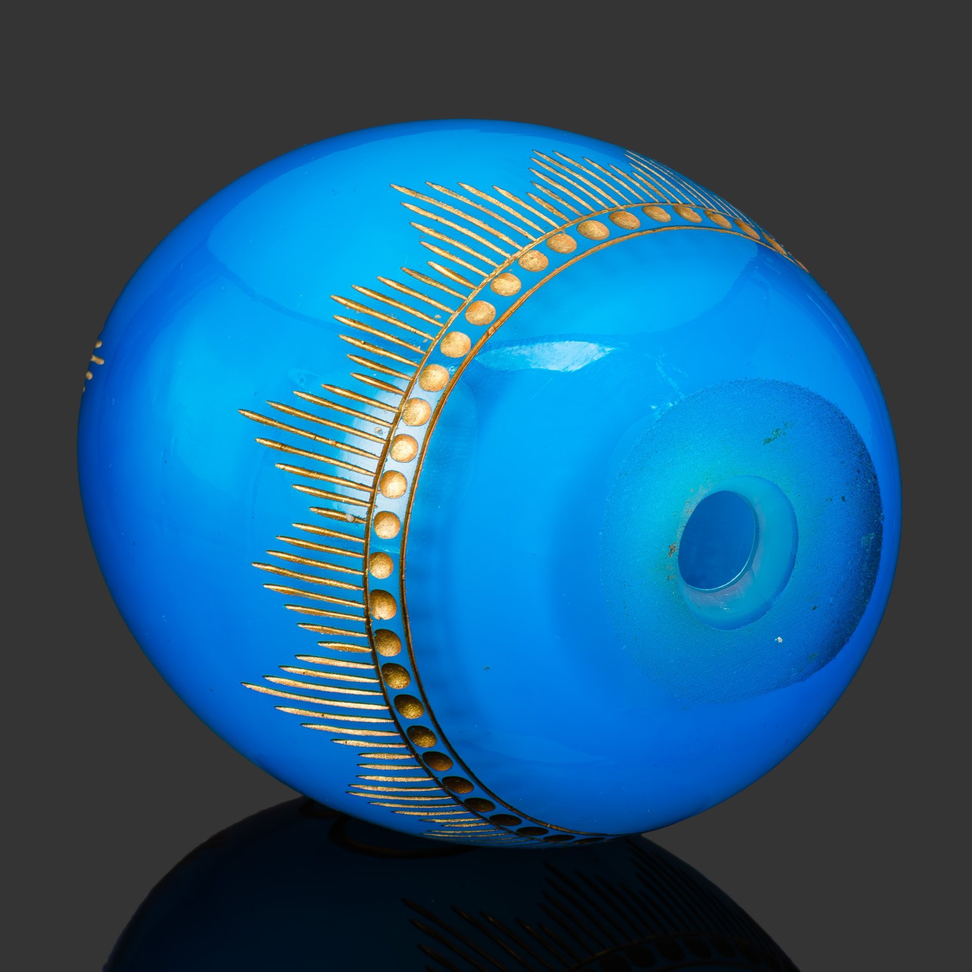 Яйцо пасхальное голубого оттенка и надписью "Х.В.", стекло, золочение, Российская Федерация, 1990-2010 гг.