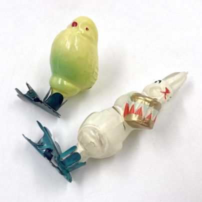 Набор из 2-х ёлочных игрушек "Заяц с барабаном", "Цыпленок" на прищепках, стекло, краска, металл, СССР, 1950-1960 гг.