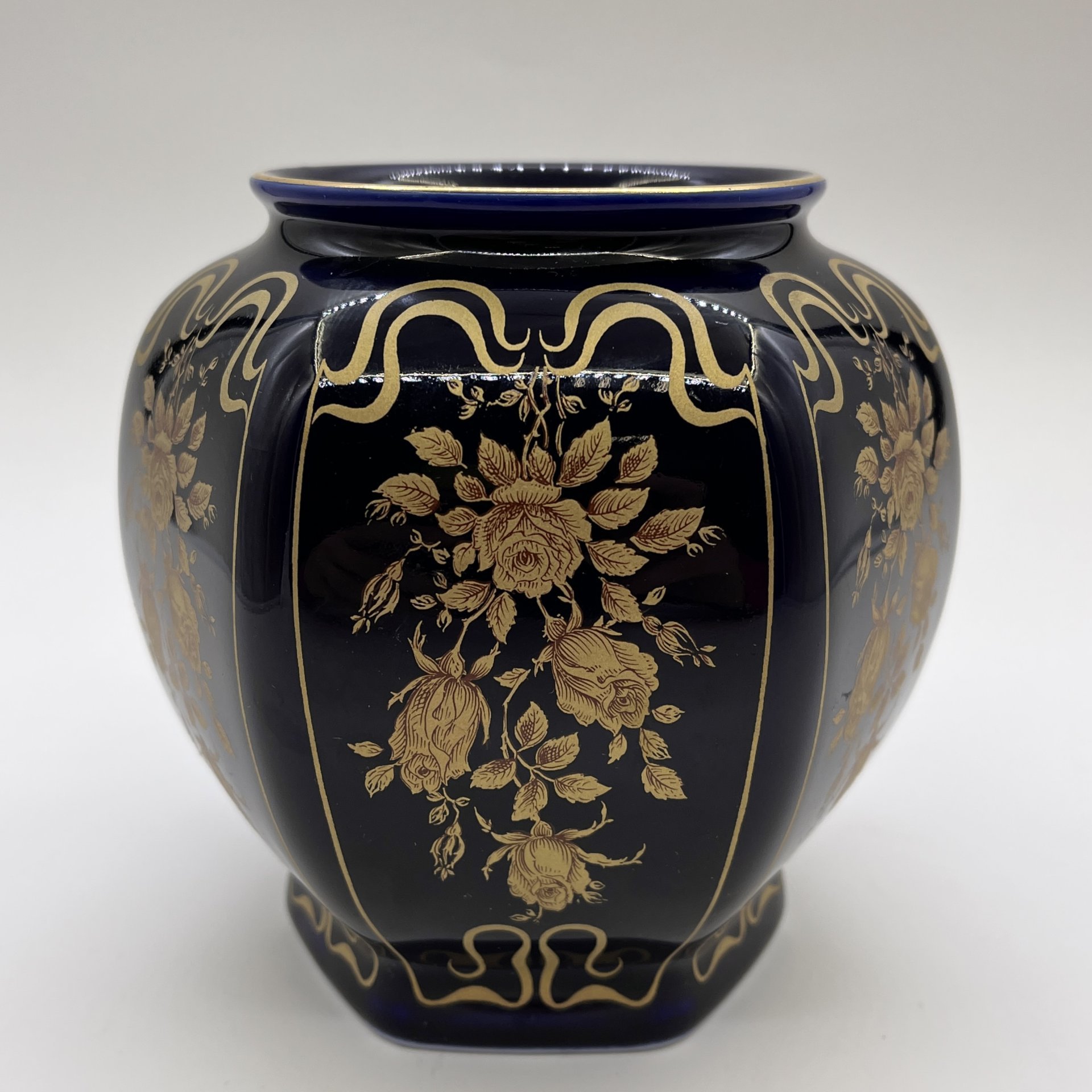 Ваза с цветочным декором, фарфор, деколь, золочение, Bareuther & Co., Bavaria, Германия, 1980-1990 гг.