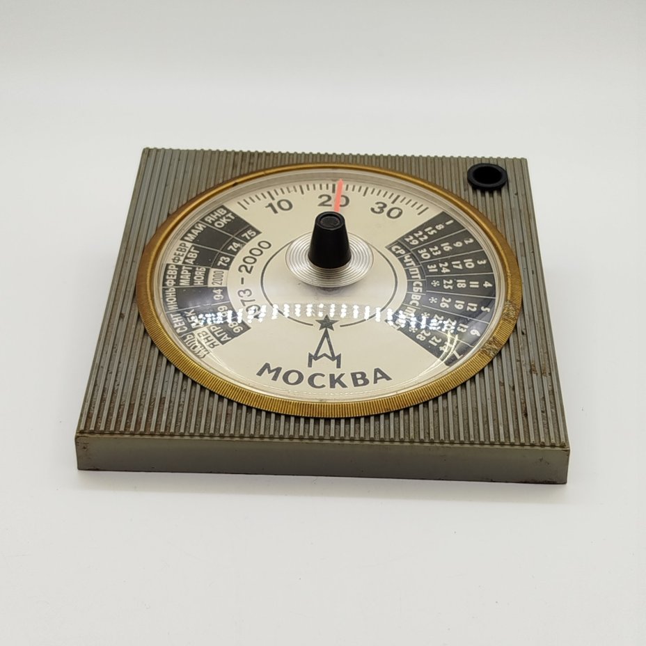 Термометр настольный "Москва" с календарем на 1973-2000 гг. и подставкой для ручки, Завод "Манометр" (Москва)