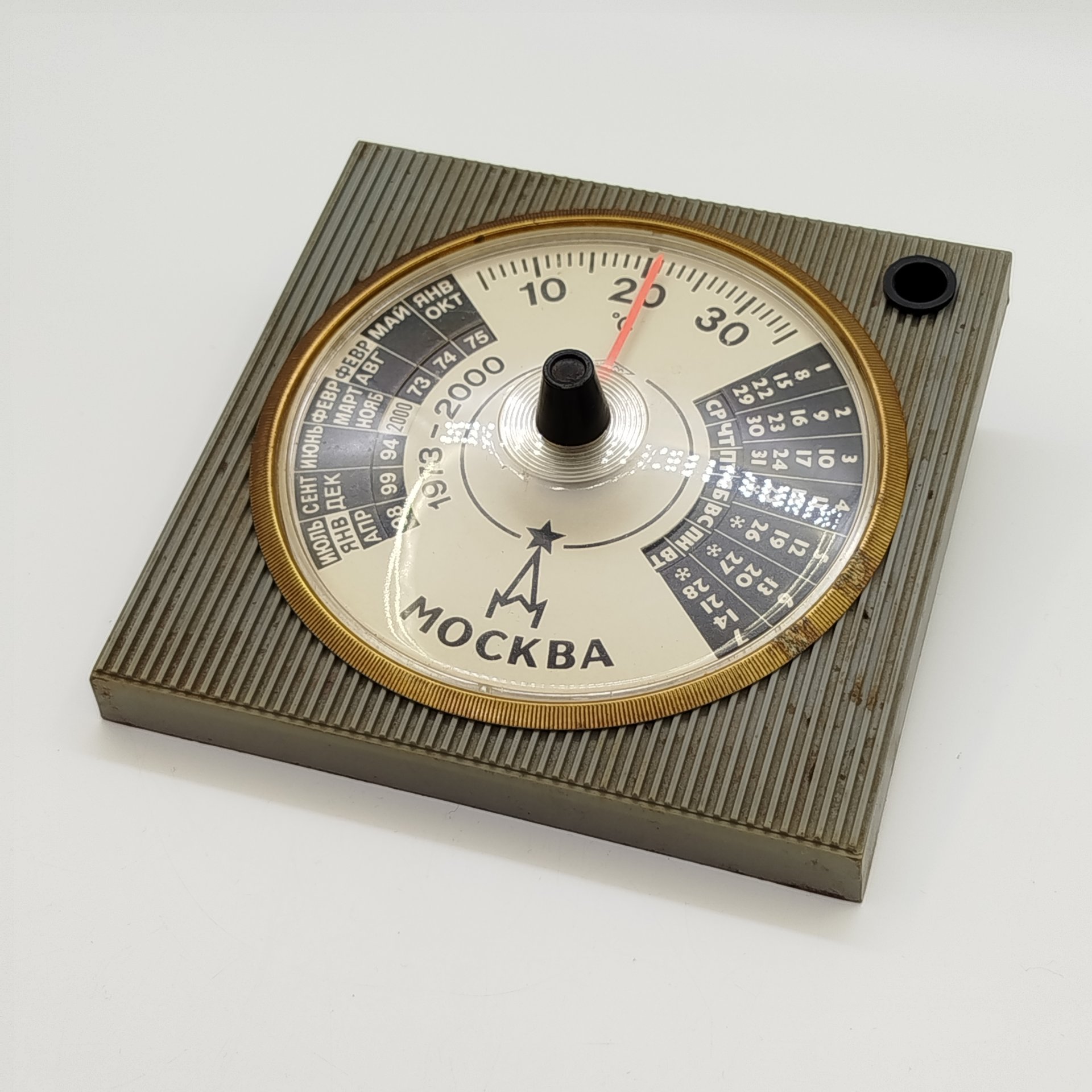 Термометр настольный "Москва" с календарем на 1973-2000 гг. и подставкой для ручки, Завод "Манометр" (Москва)