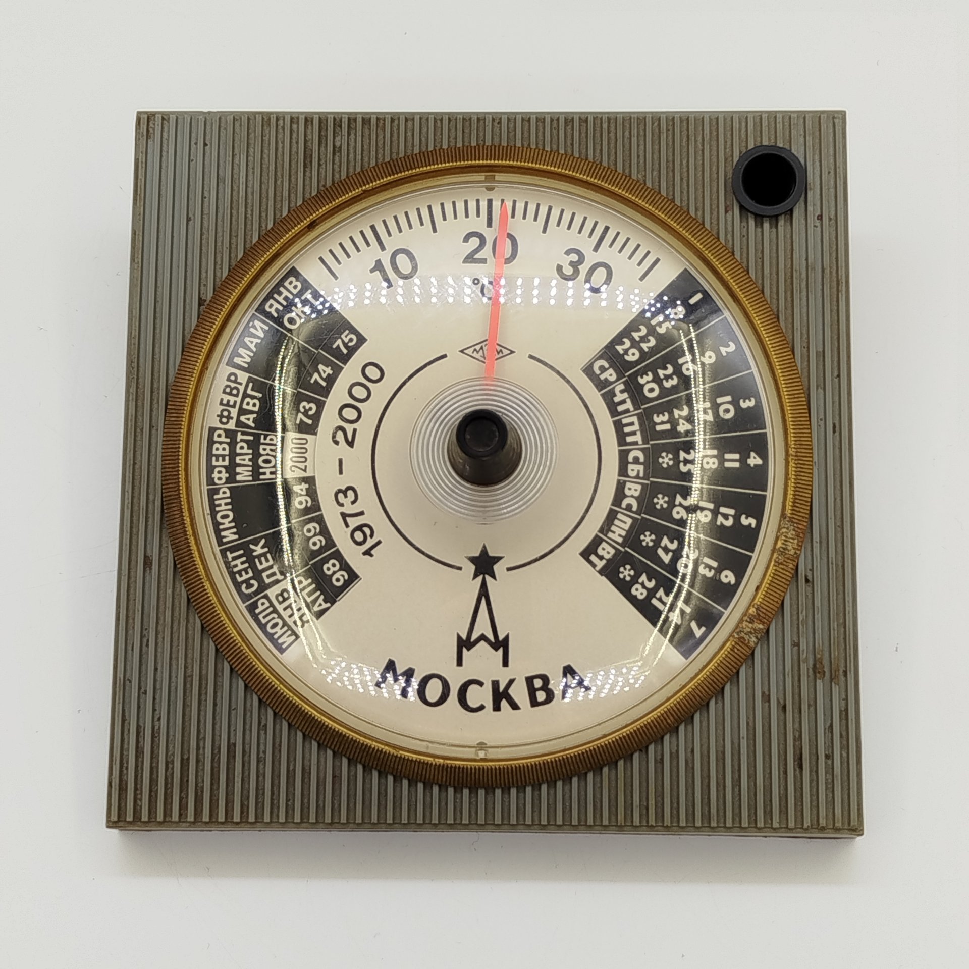 Термометр настольный "Москва" с календарем на 1973-2000 гг. и подставкой для ручки, Завод "Манометр" (Москва)