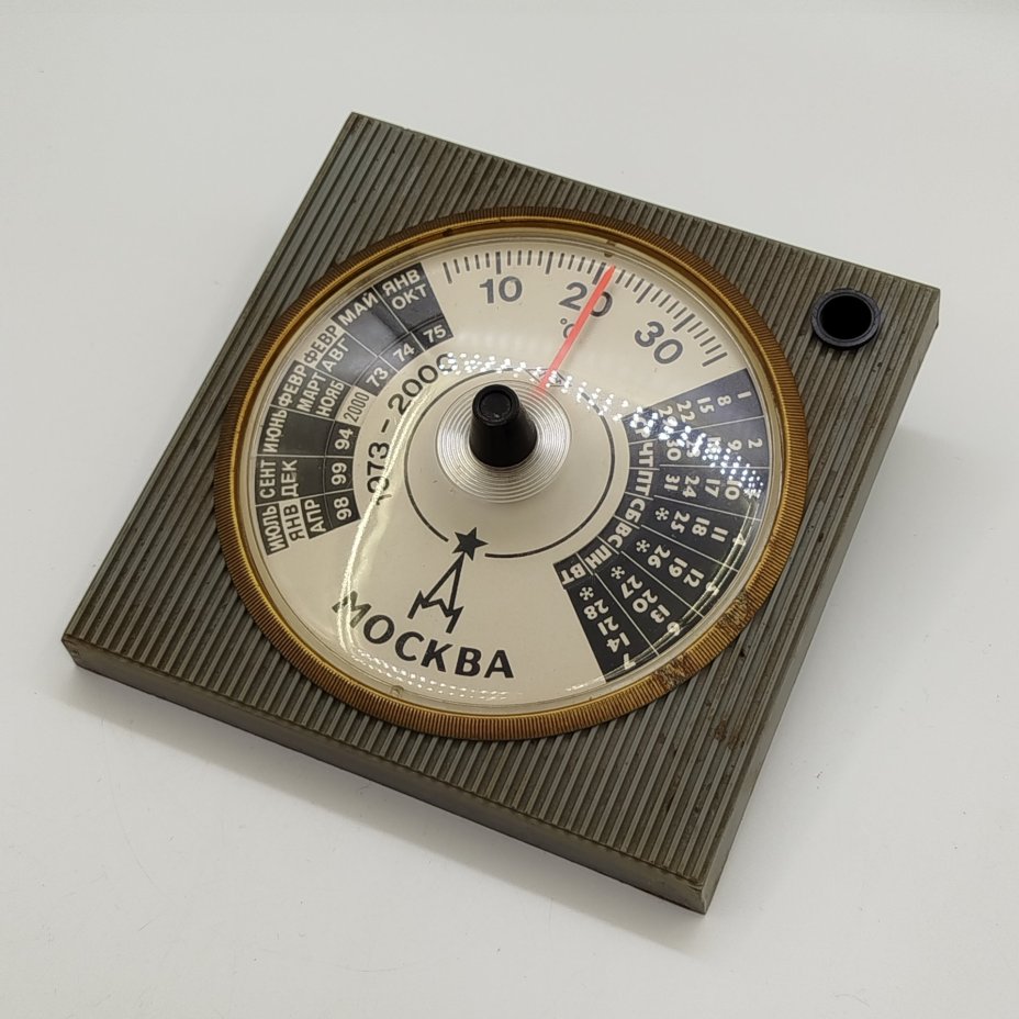 Термометр настольный "Москва" с календарем на 1973-2000 гг. и подставкой для ручки, Завод "Манометр" (Москва)
