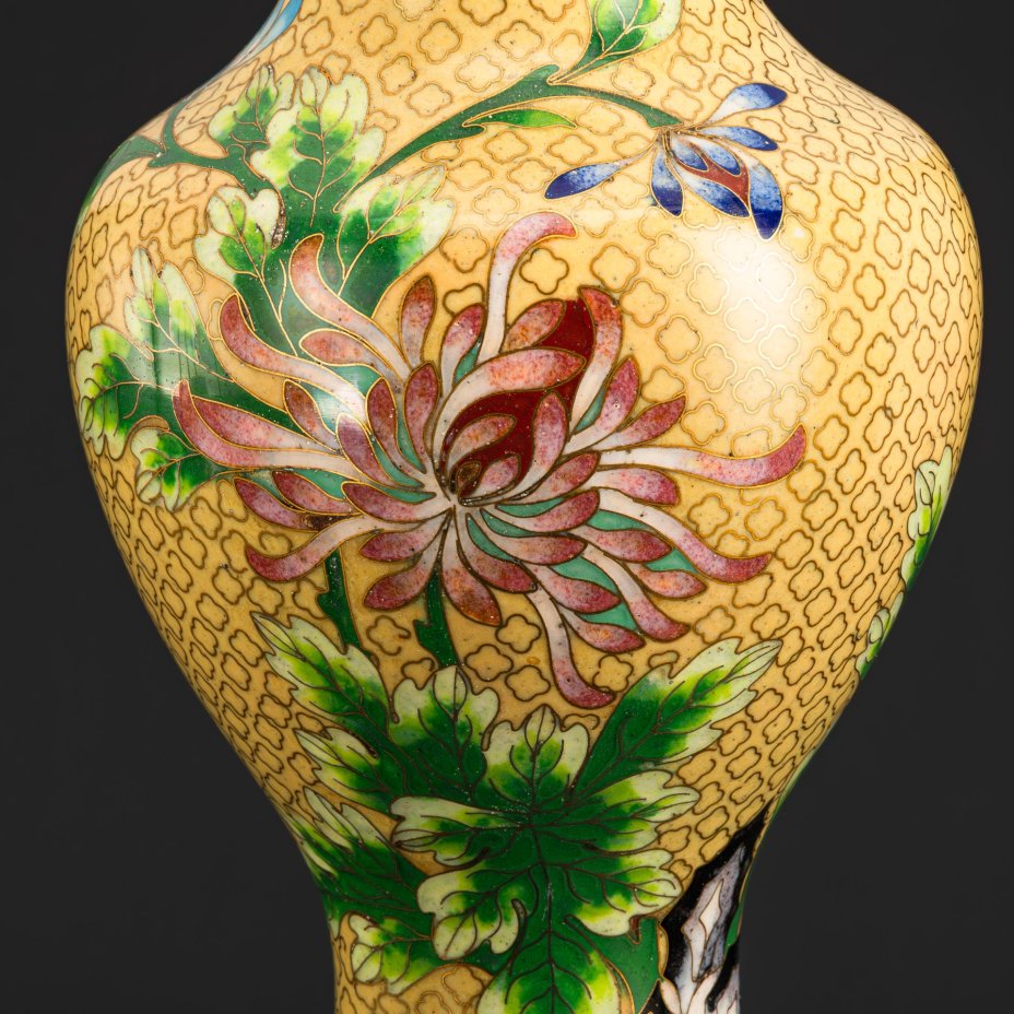 Ваза с изображением астр, в комплекте с подставкой, латунь, клуазоне (перегородчатая эмаль), дерево, Китай, 1950-1970 гг.