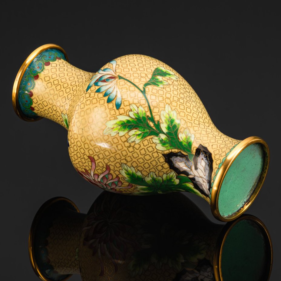 Ваза с изображением астр, в комплекте с подставкой, латунь, клуазоне (перегородчатая эмаль), дерево, Китай, 1950-1970 гг.