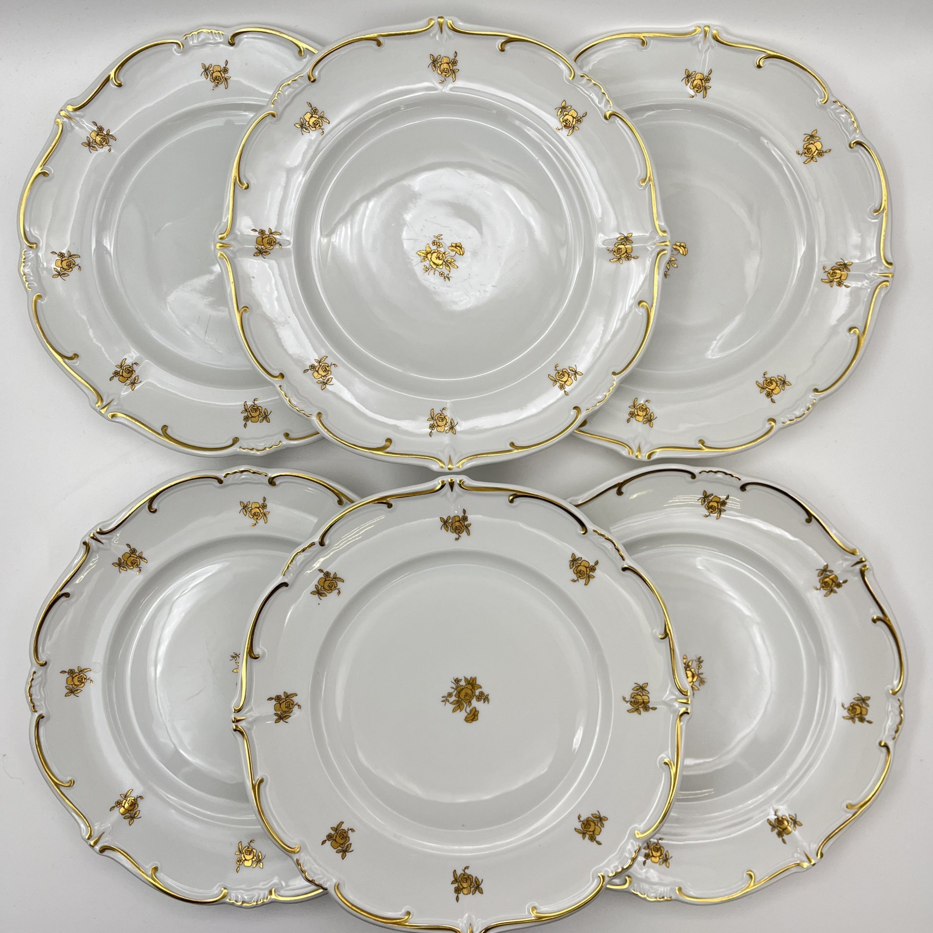 Набор из 6-ти обеденных тарелок, украшенных цветочным декором, серия "Katharina", фарфор, золочение, Weimar Porzellan (Веймарский фарфор), ГДР, 1950-1980 гг.