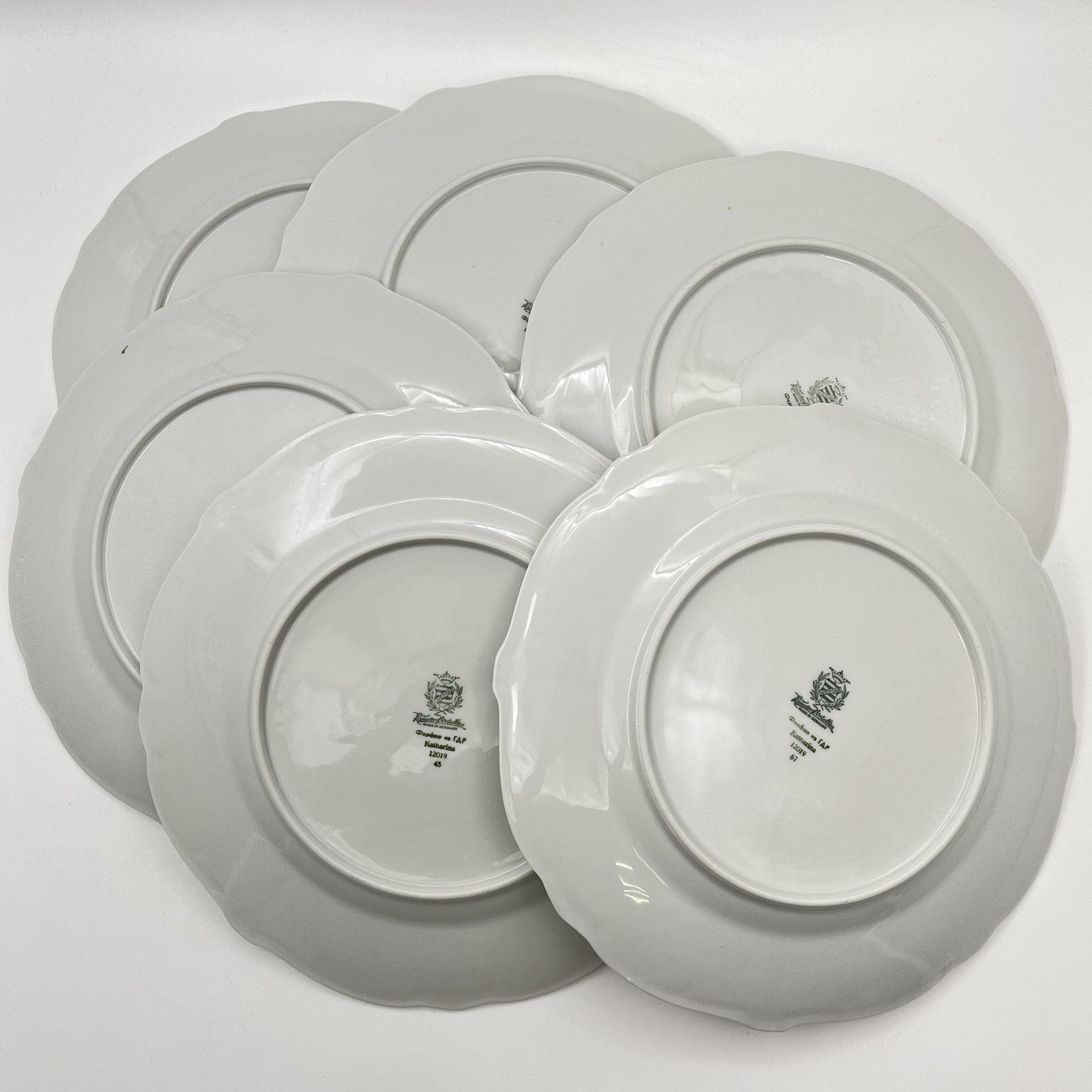 Набор из 6-ти обеденных тарелок, украшенных цветочным декором, серия "Katharina", фарфор, золочение, Weimar Porzellan (Веймарский фарфор), ГДР, 1950-1980 гг.