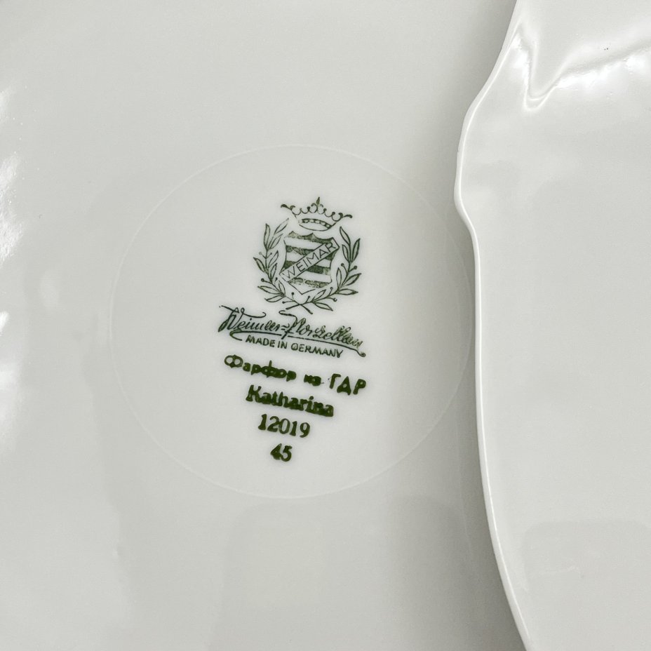 Набор из 6-ти обеденных тарелок, украшенных цветочным декором, серия "Katharina", фарфор, золочение, Weimar Porzellan (Веймарский фарфор), ГДР, 1950-1980 гг.