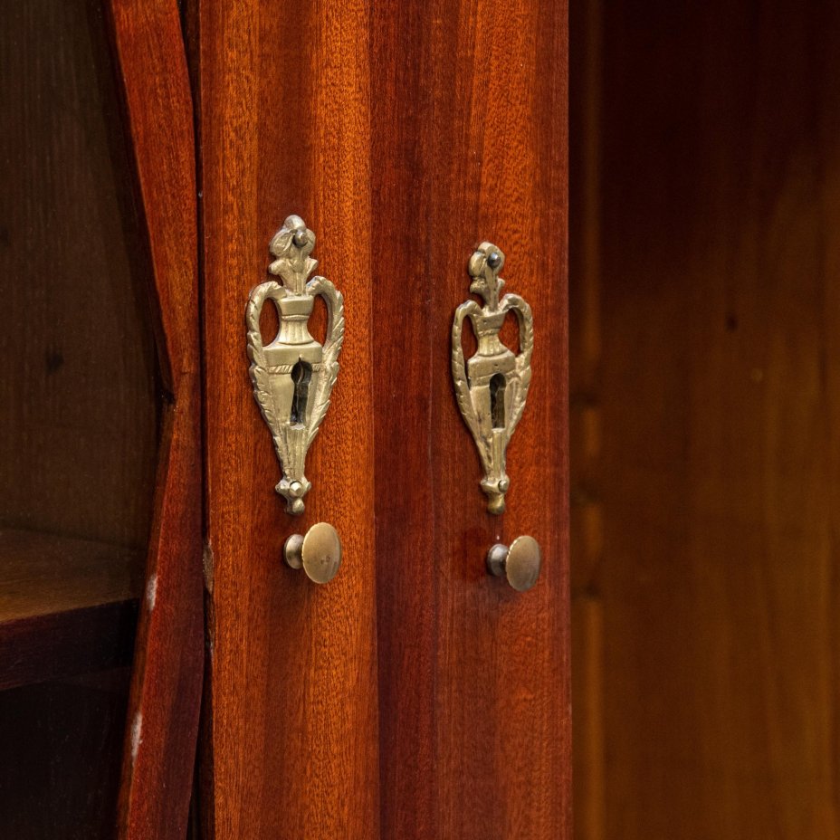 Шкаф книжный в стиле ампир, красное дерево, бронза, стекло