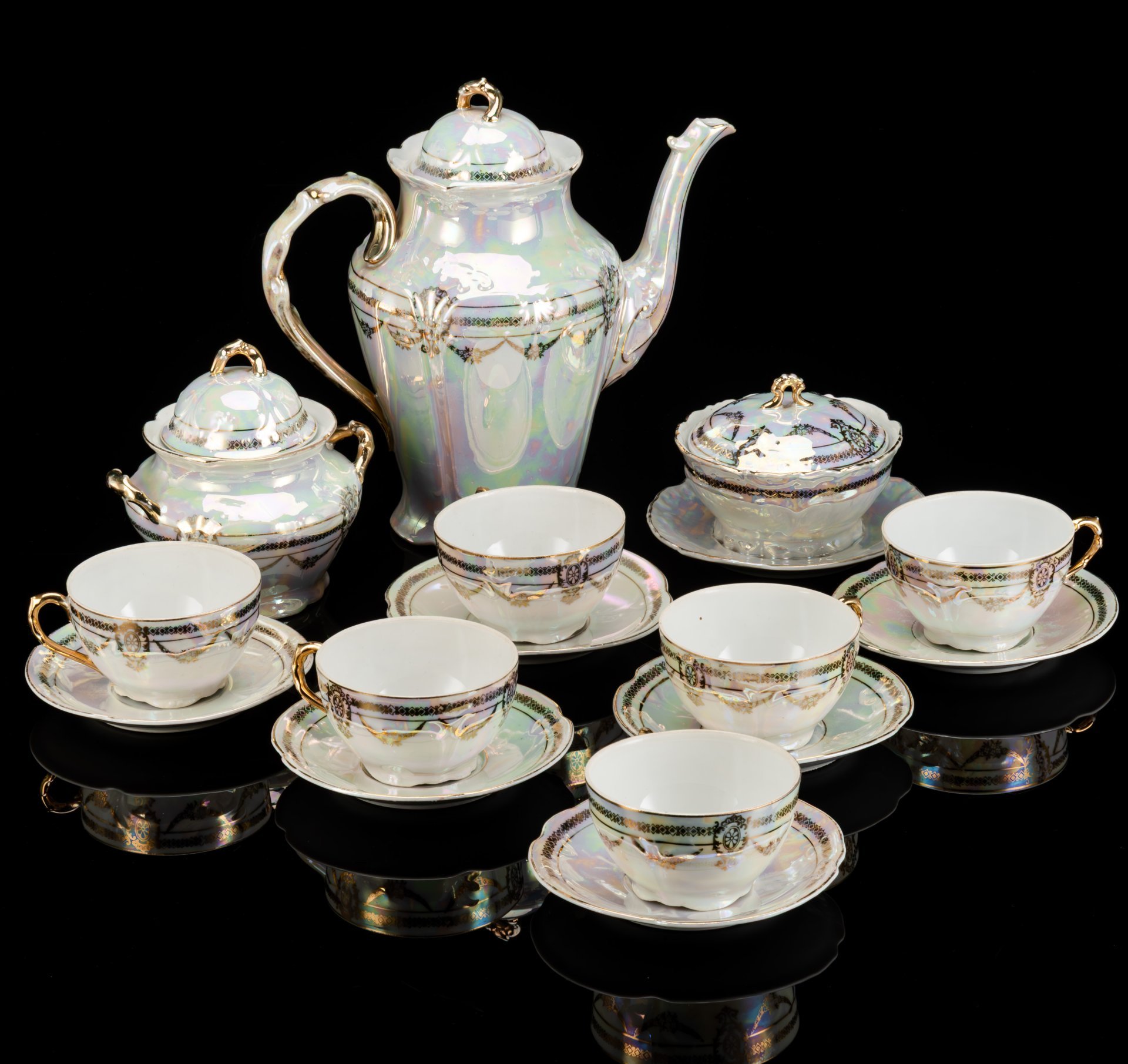 Сервиз чайный с цветочным и геометрическим декором, фарфор, люстр, золочение, Европа, 1950-1970 гг.