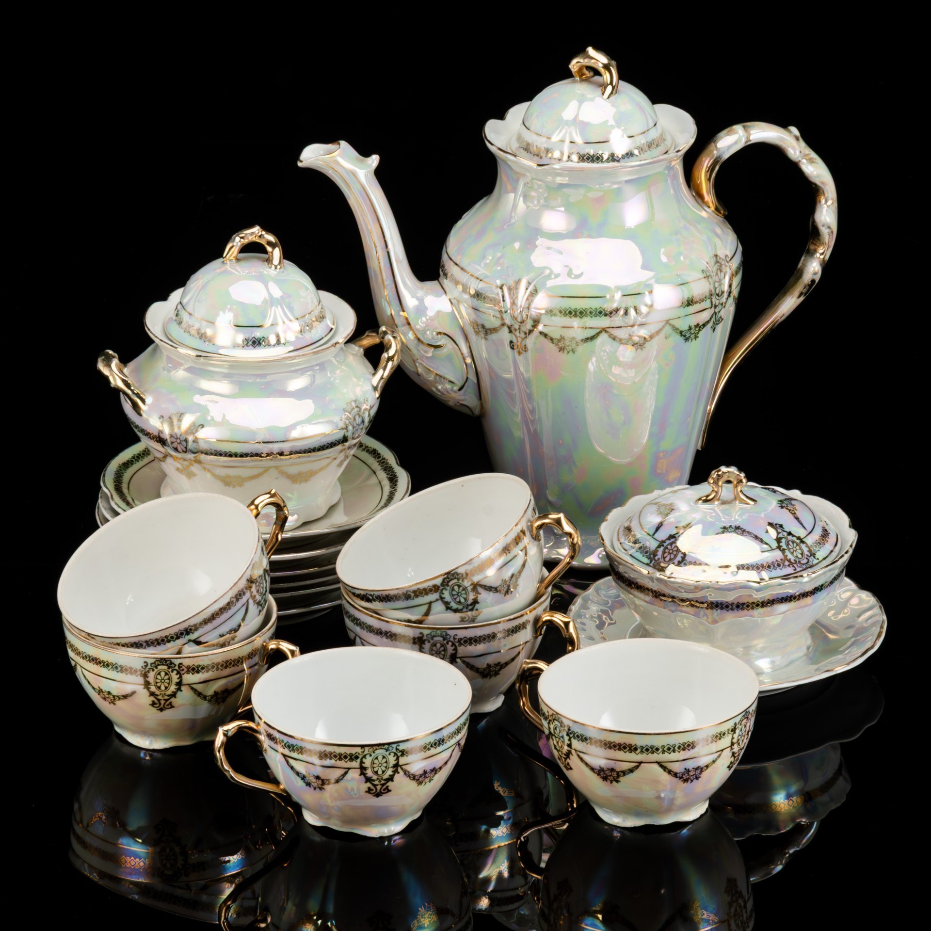 Сервиз чайный с цветочным и геометрическим декором, фарфор, люстр, золочение, Европа, 1950-1970 гг.