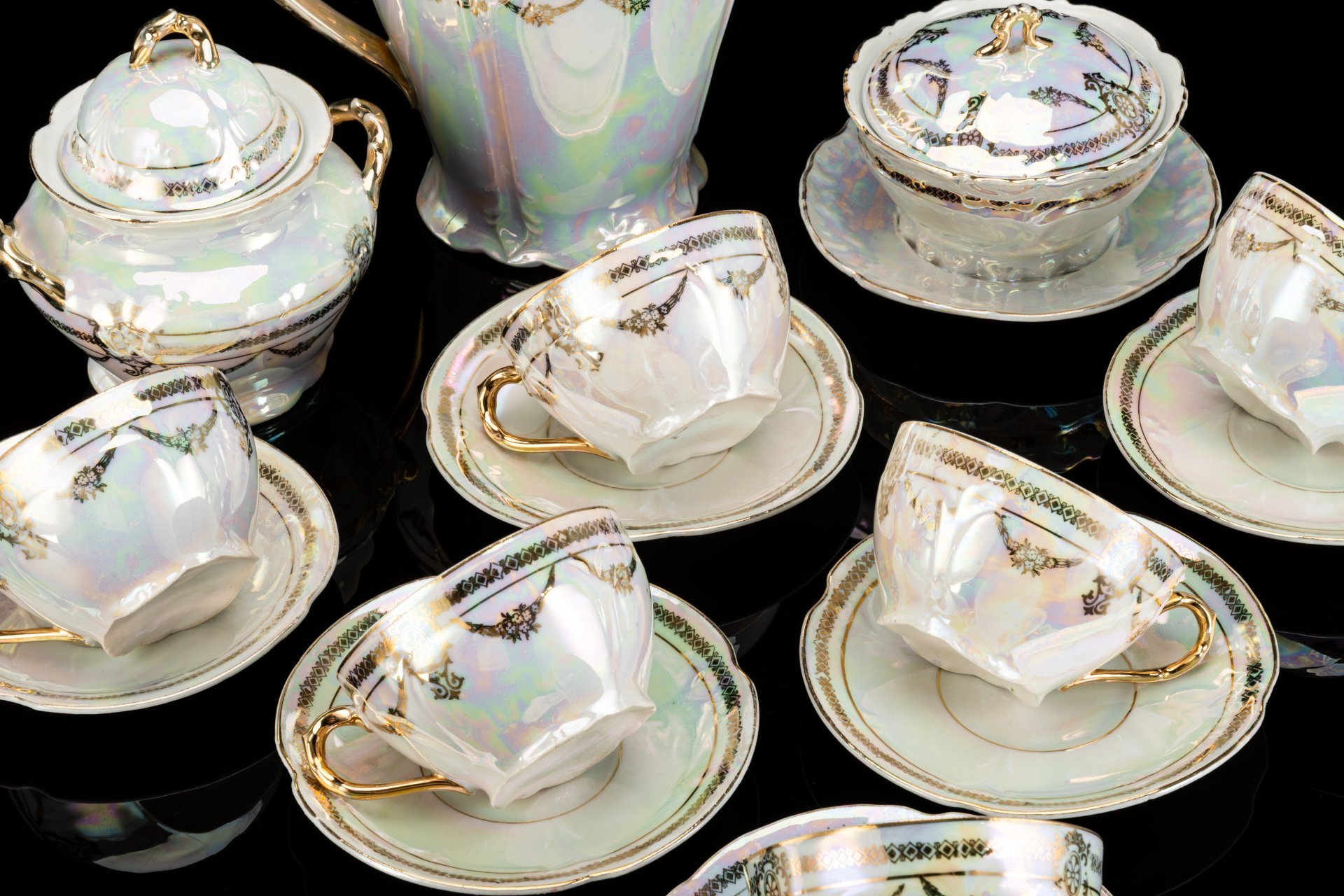 Сервиз чайный с цветочным и геометрическим декором, фарфор, люстр, золочение, Европа, 1950-1970 гг.