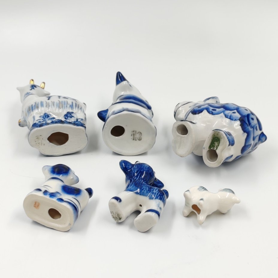 Набор из 6-ти миниатюрных статуэток "Козы и козлята", Гжель, фарфор, роспись, золочение, Россия, 1980-2000 гг.