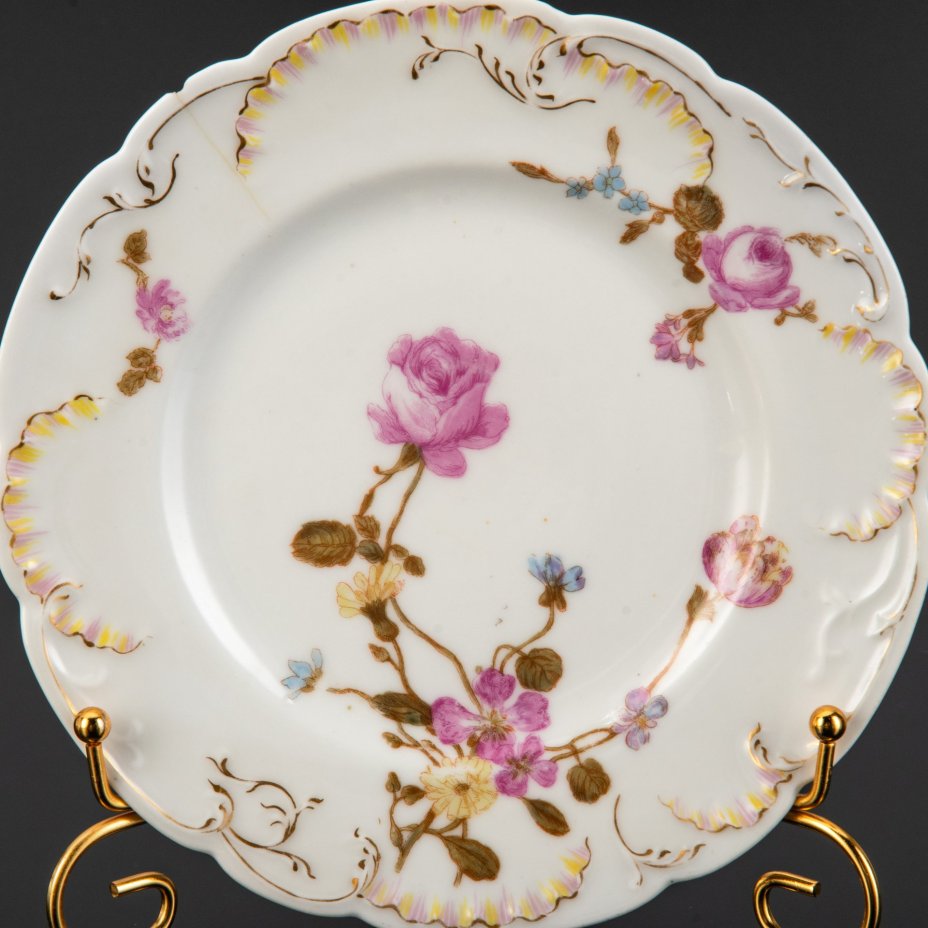 Пара десертных тарелок с цветочным декором, фарфор, деколь, золочение, Фарфоровый завод братьев Корниловых, Российская империя, 1884-1917 гг.