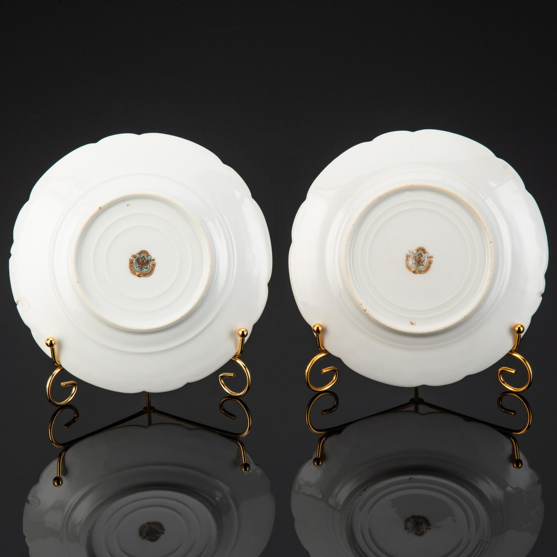 Пара десертных тарелок с цветочным декором, фарфор, деколь, золочение, Фарфоровый завод братьев Корниловых, Российская империя, 1884-1917 гг.