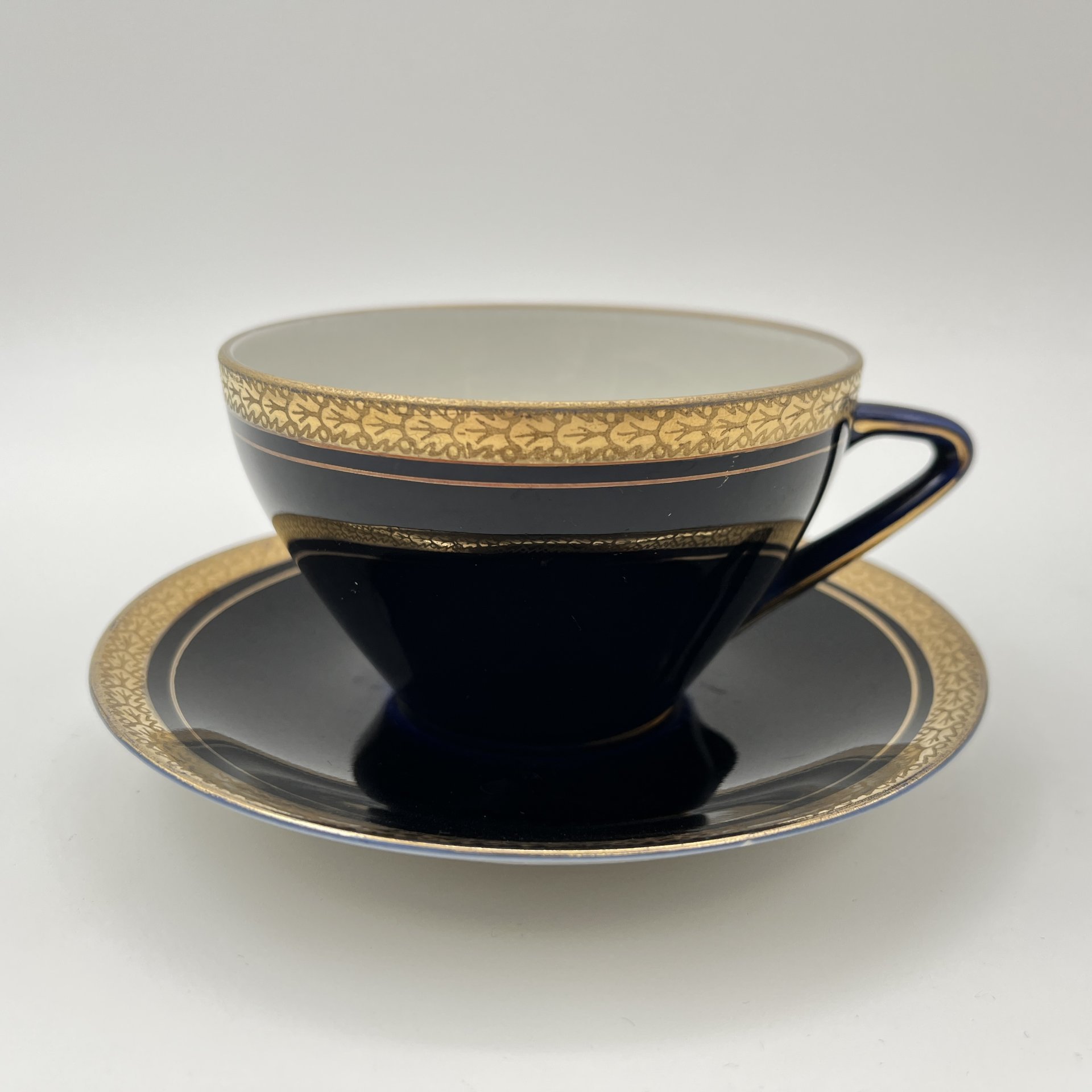 Пара чайная, фарфор, крытье кобальтом, золочение, Ленинградский фарфоровый завод (ЛФЗ), СССР, 1970-1990 гг.